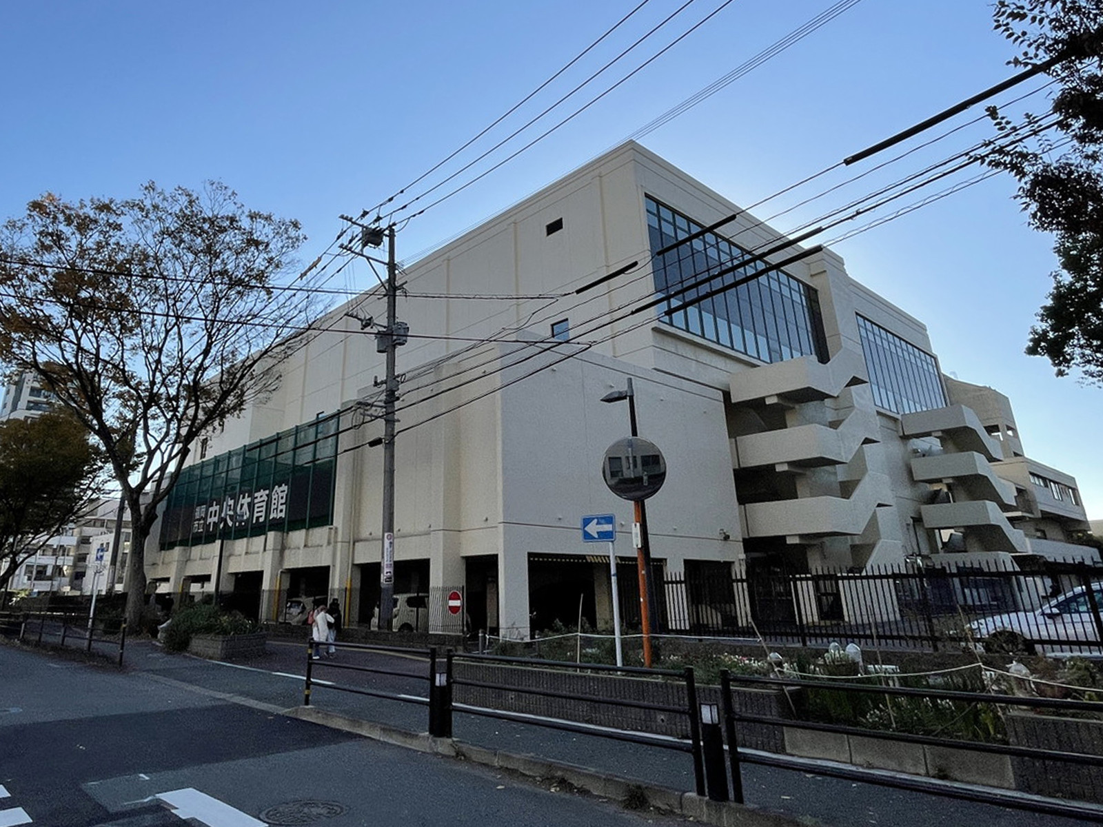 近くの福岡市立中央体育館