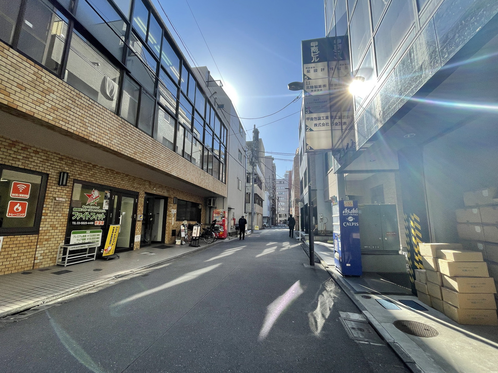 八木ビル前面の通り