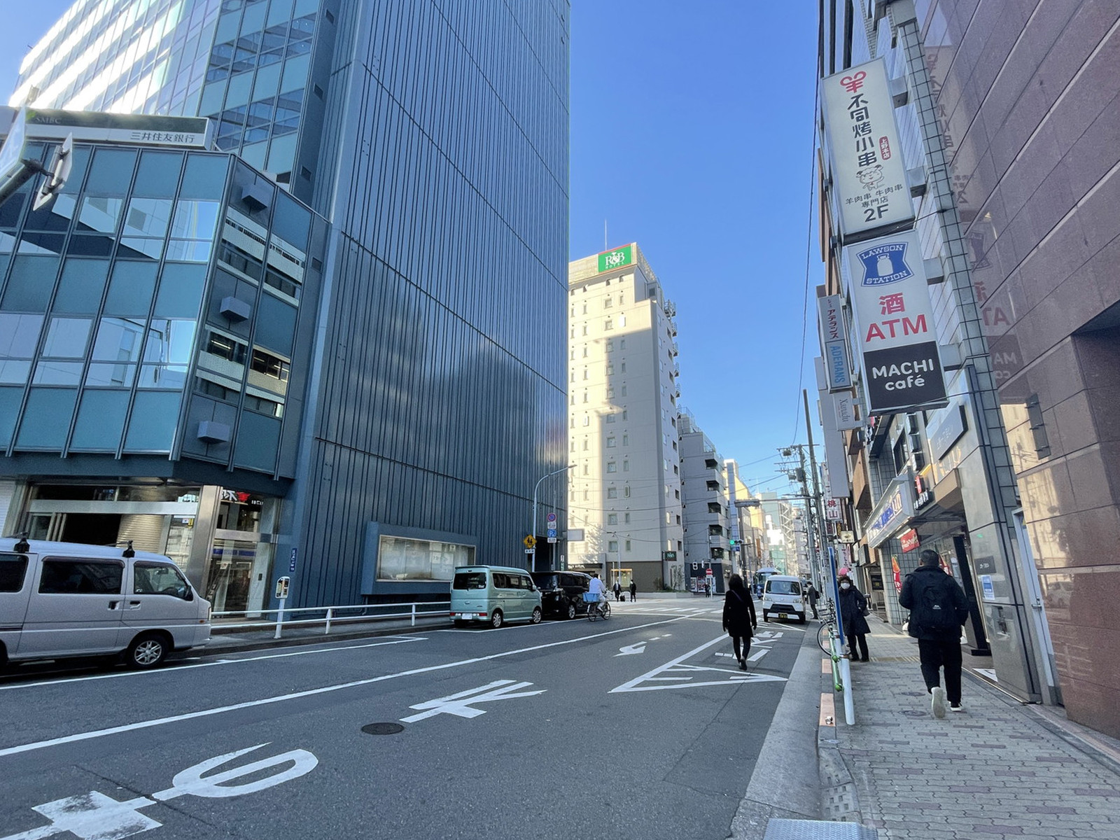 上野一丁目ビル前面の通り