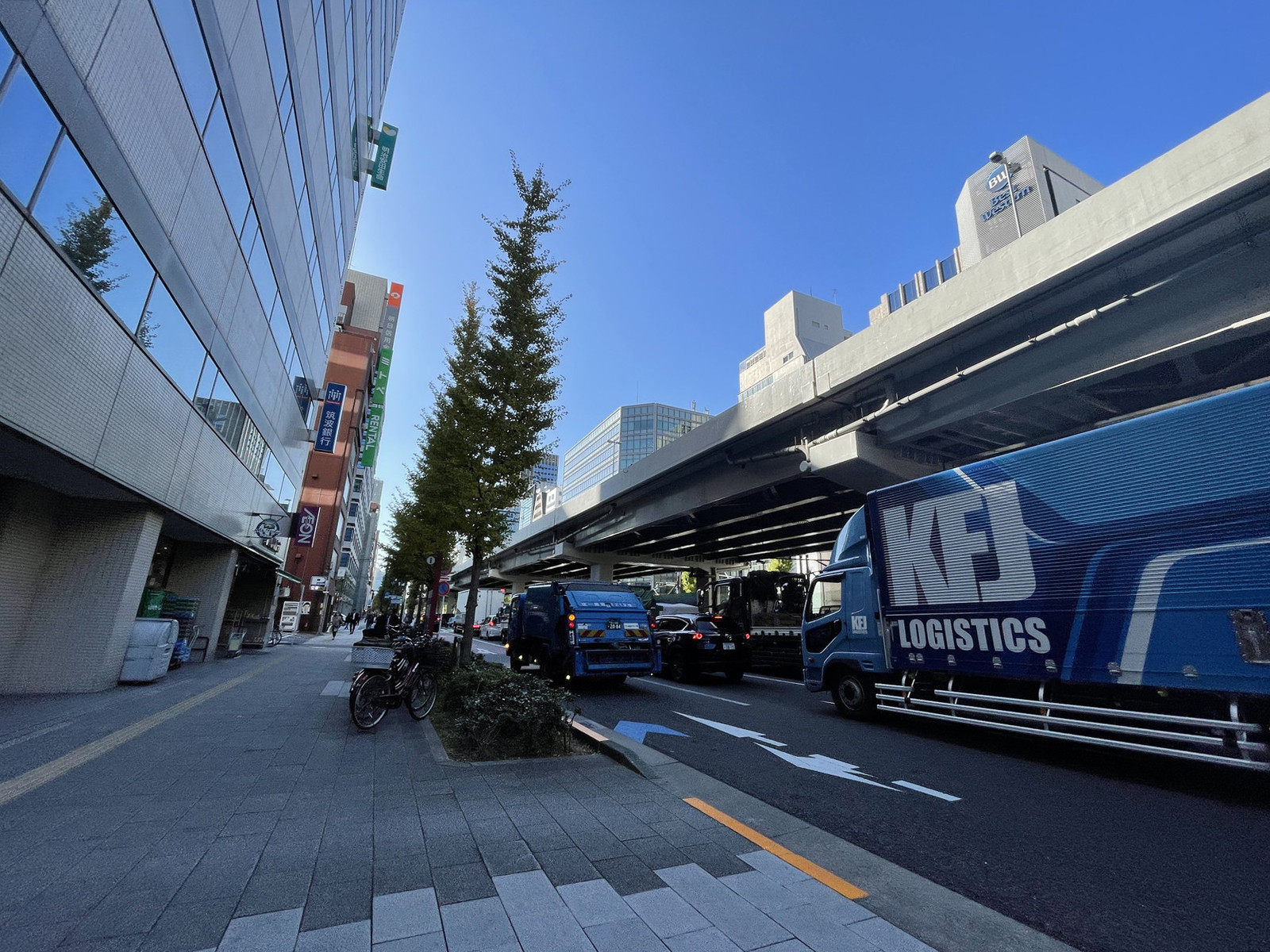 明治安田生命秋葉原昭和通りビル前面の通り