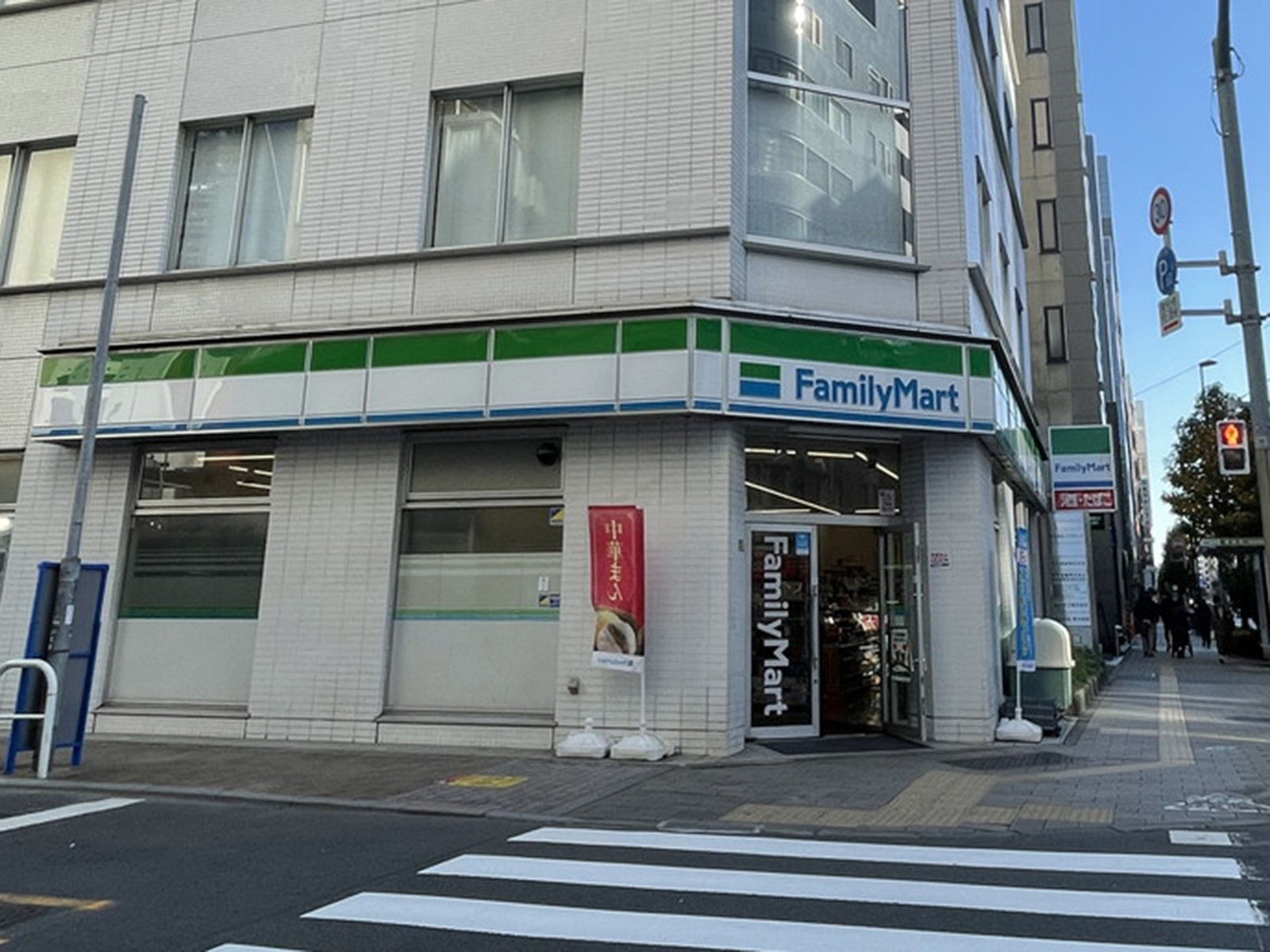 徒歩2分のファミリーマート東上野店