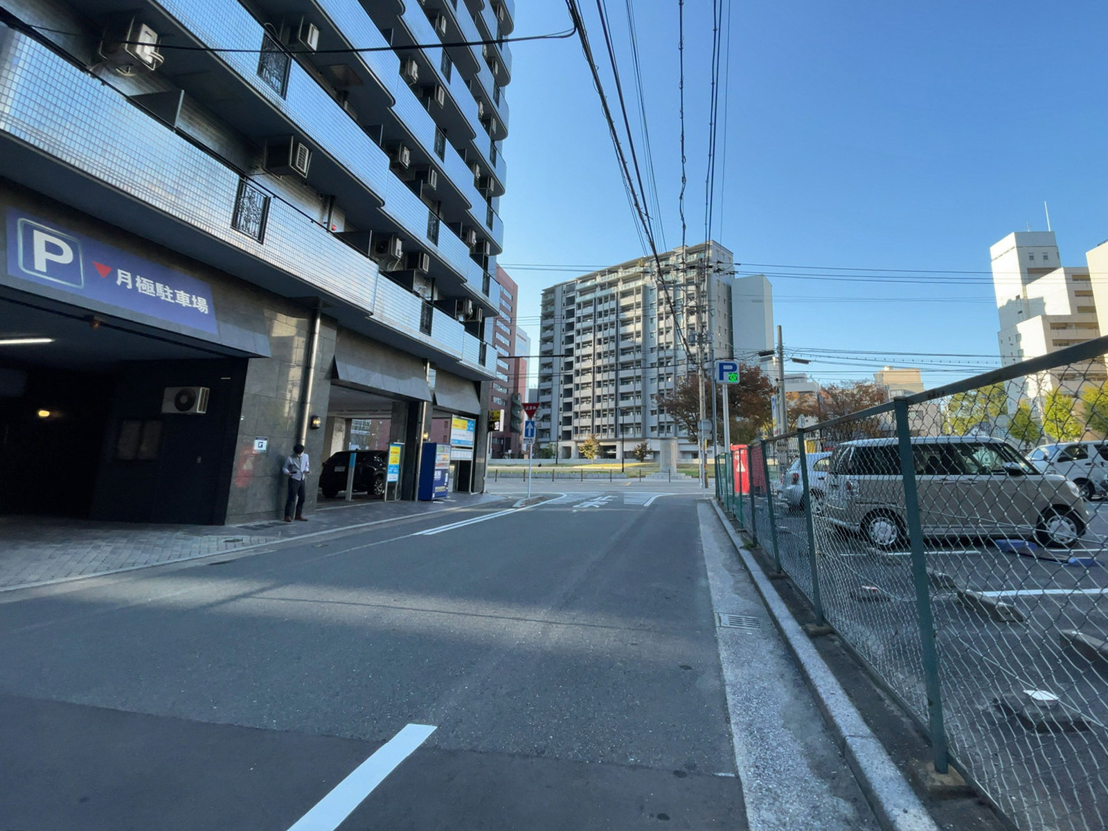 HOPEビル前面の通り