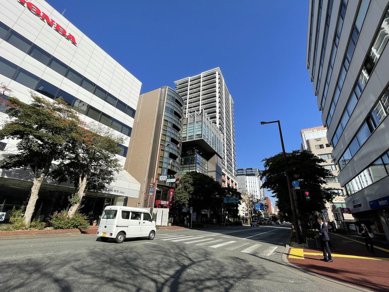赤坂門プライムビル前面の通り