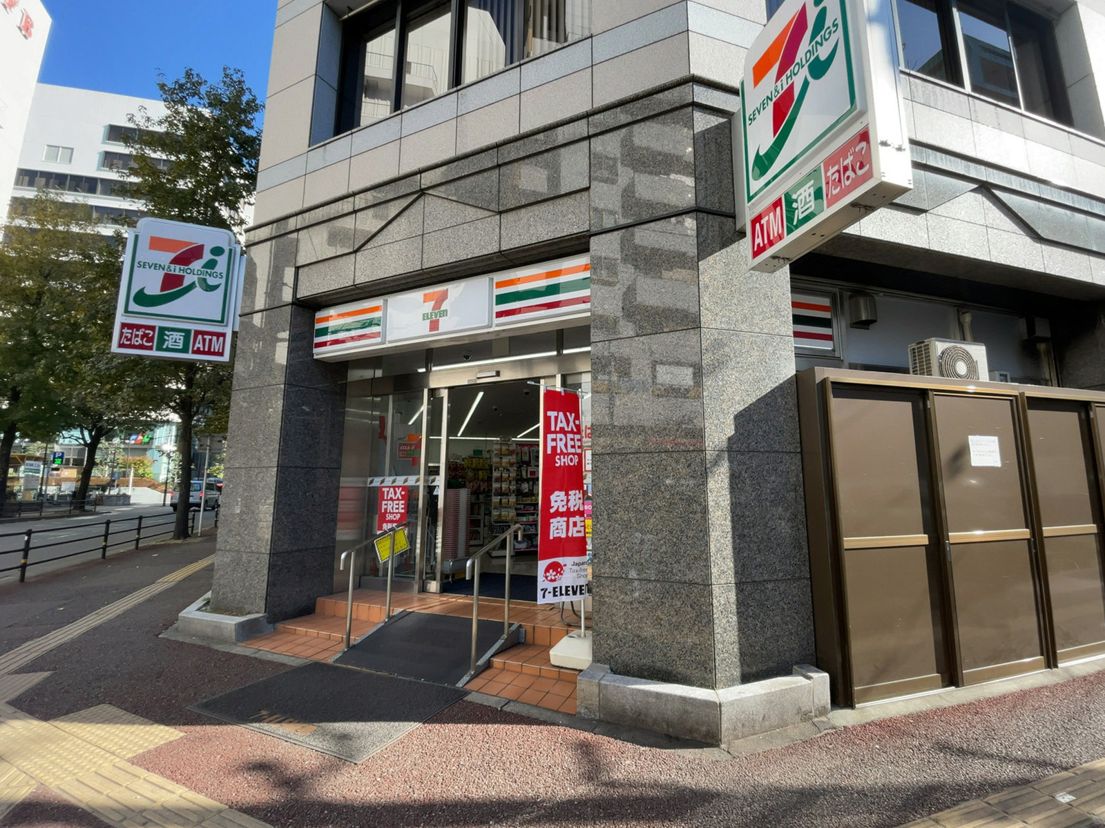 徒歩2分のセブンイレブン 博多区役所前店