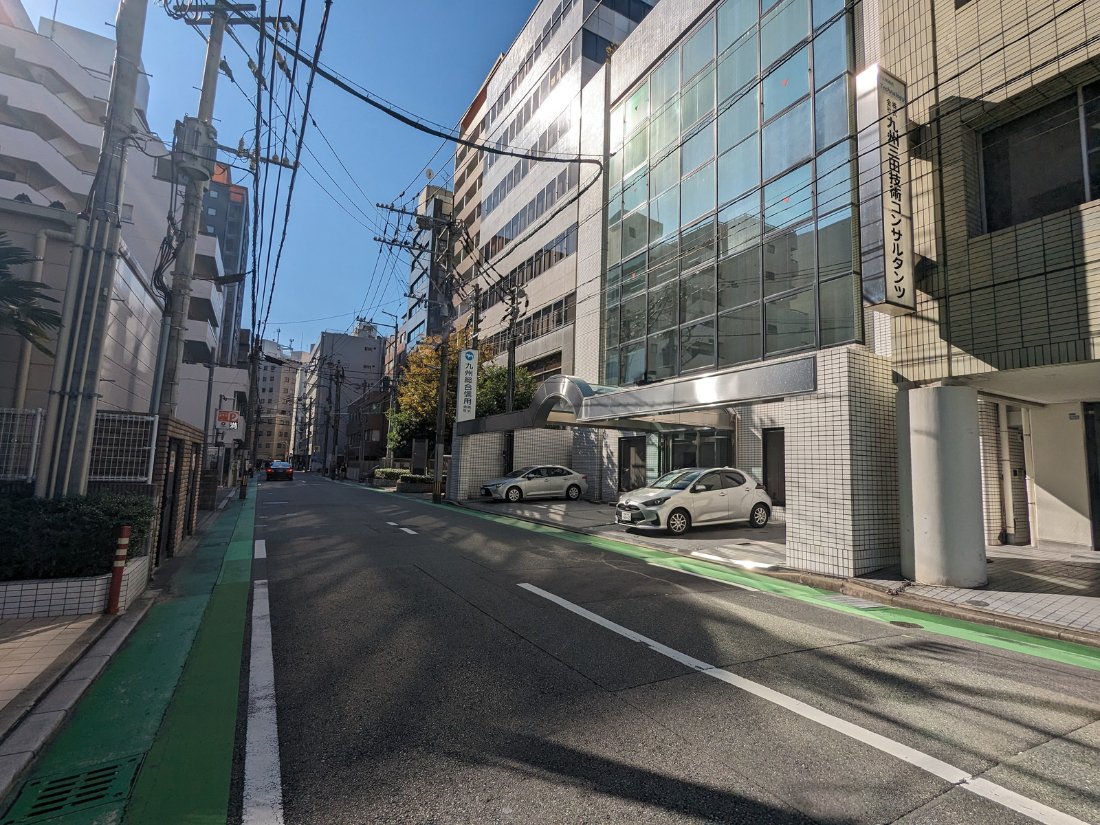 冨士機博多駅東ビル前面の通り