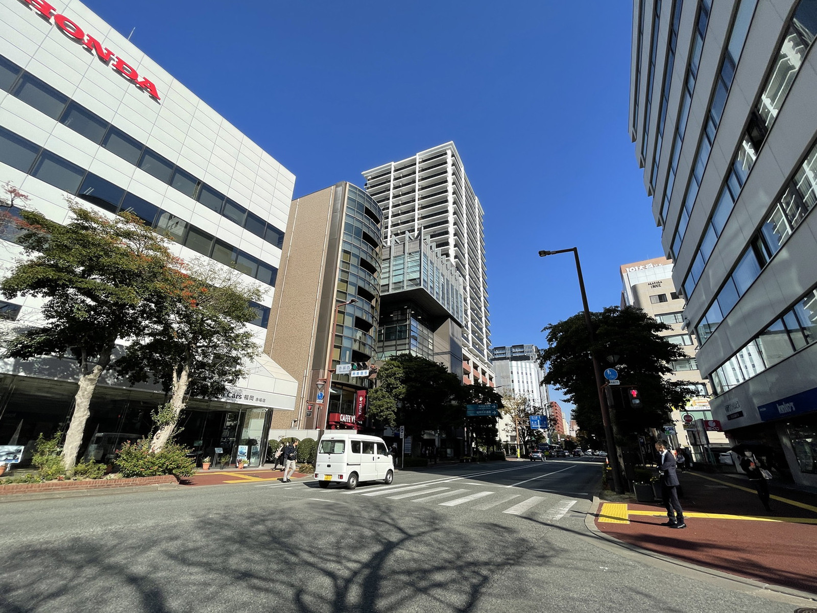 赤坂有楽ビル前面の通り