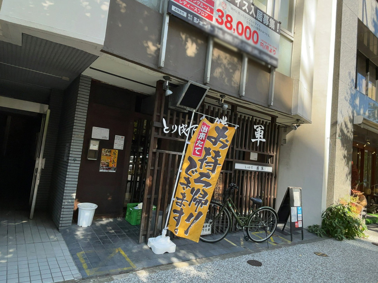 周辺には飲食店が点在