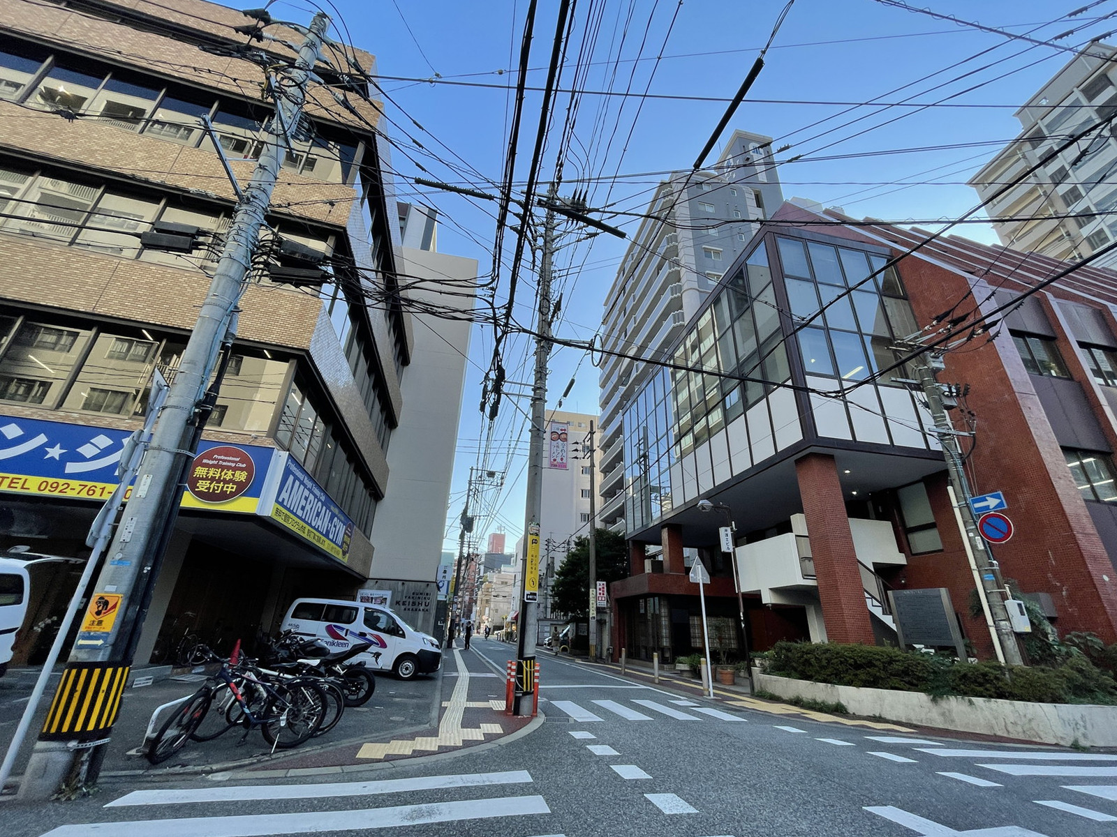 日新ビル前面の通り