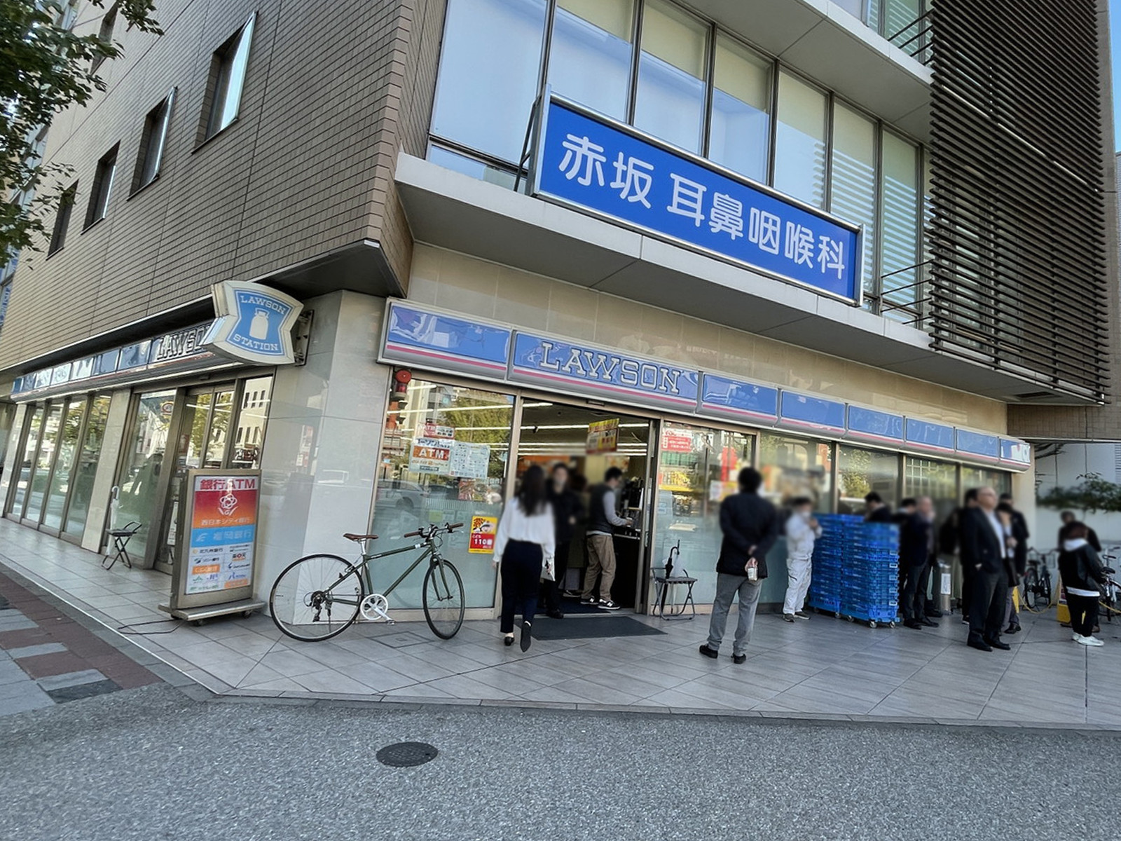 徒歩1分のローソン 福岡赤坂門店