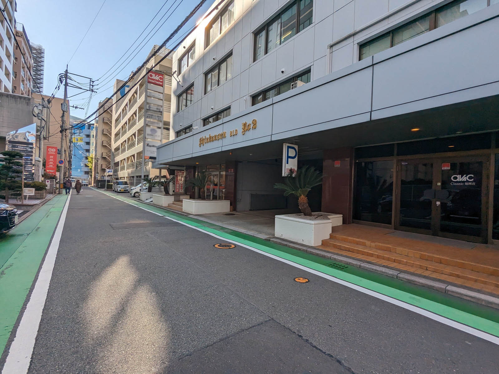新幹線ビル2号館前面の通り