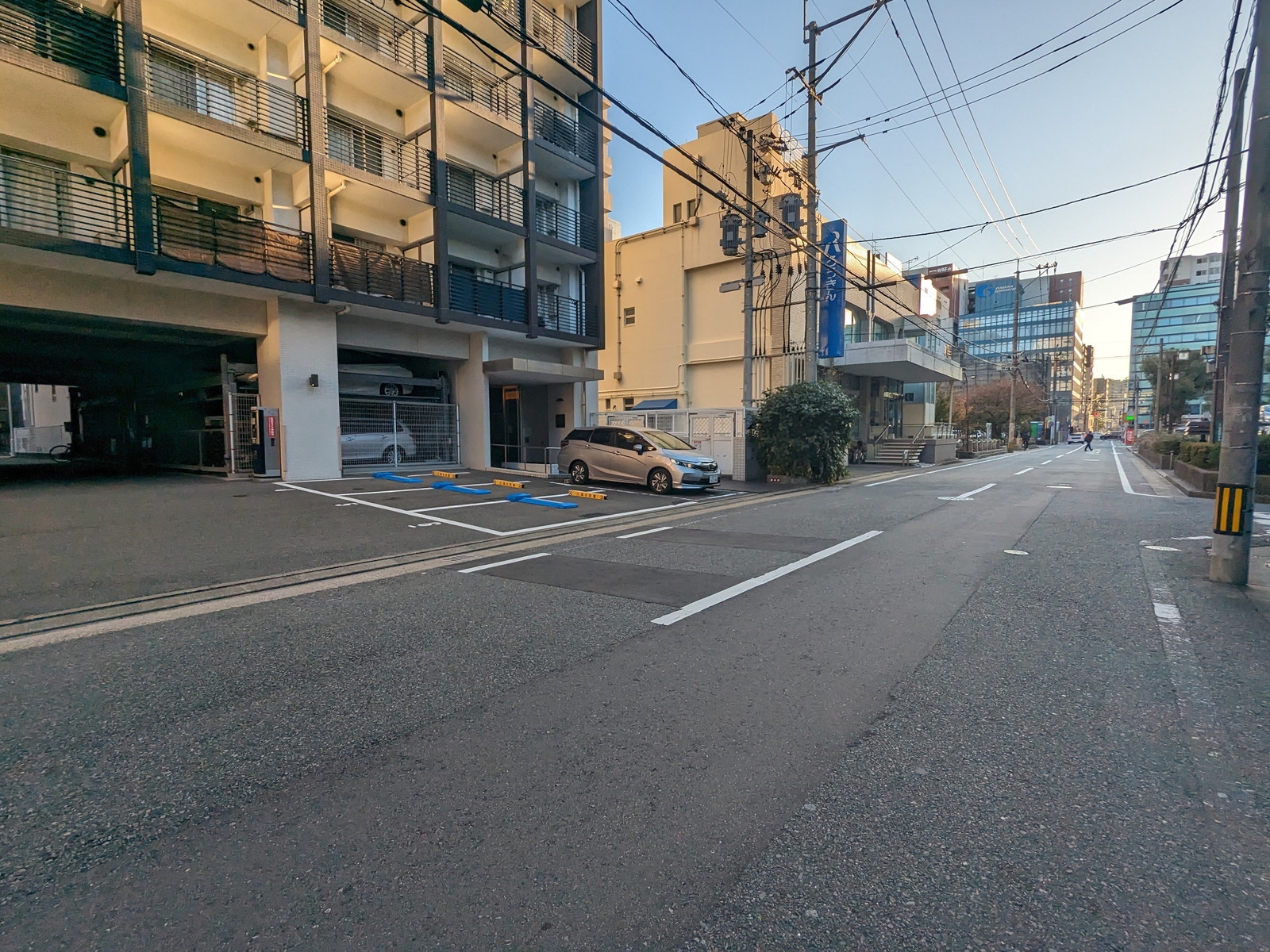 川清ビル前面の通り