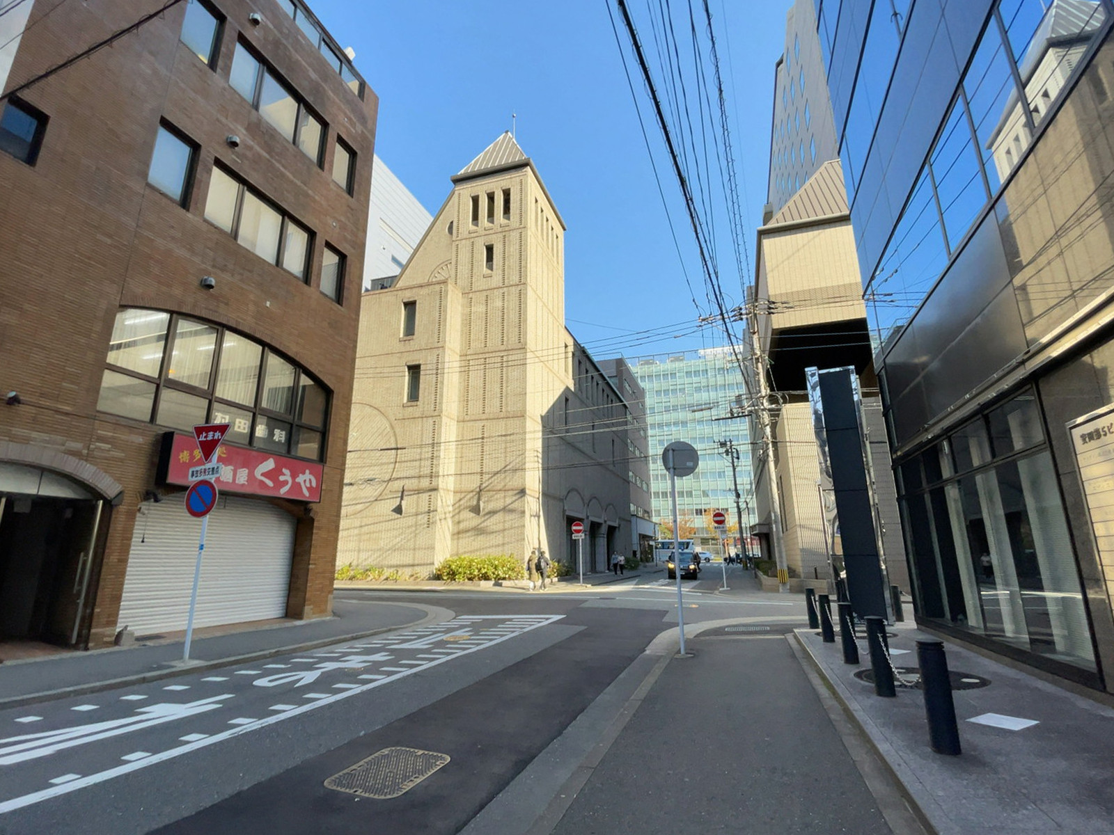 JR博多駅前第1ビル前面の通り