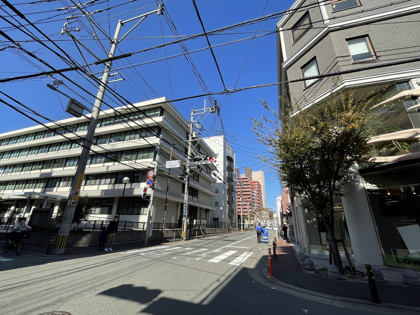 バルビゾン94前面の通り