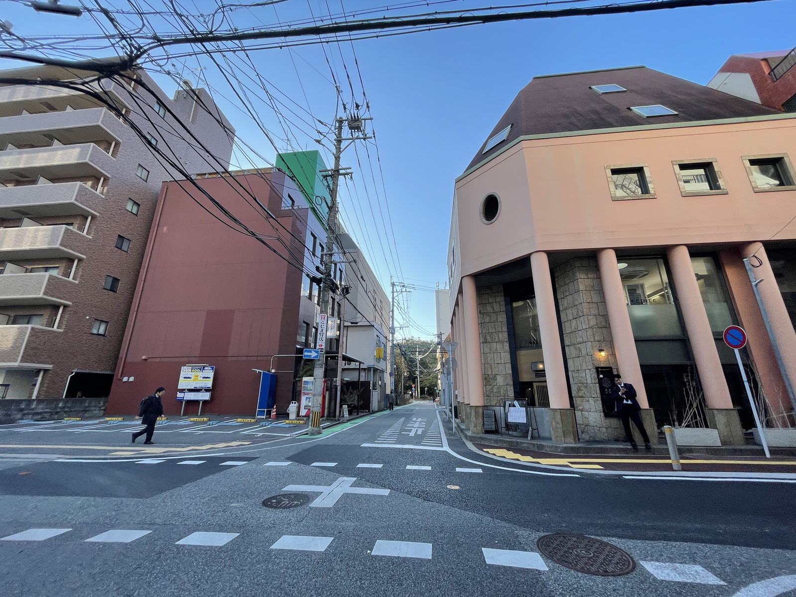 Akasaka Building前面の通り