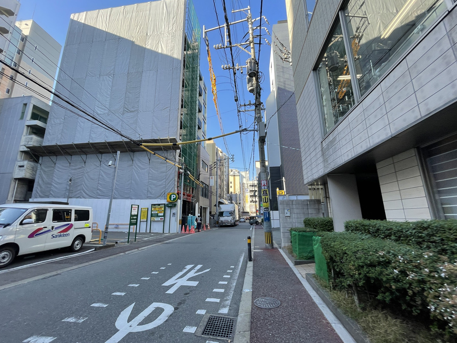 OAK VILLA 天神プラストロワ前面の通り