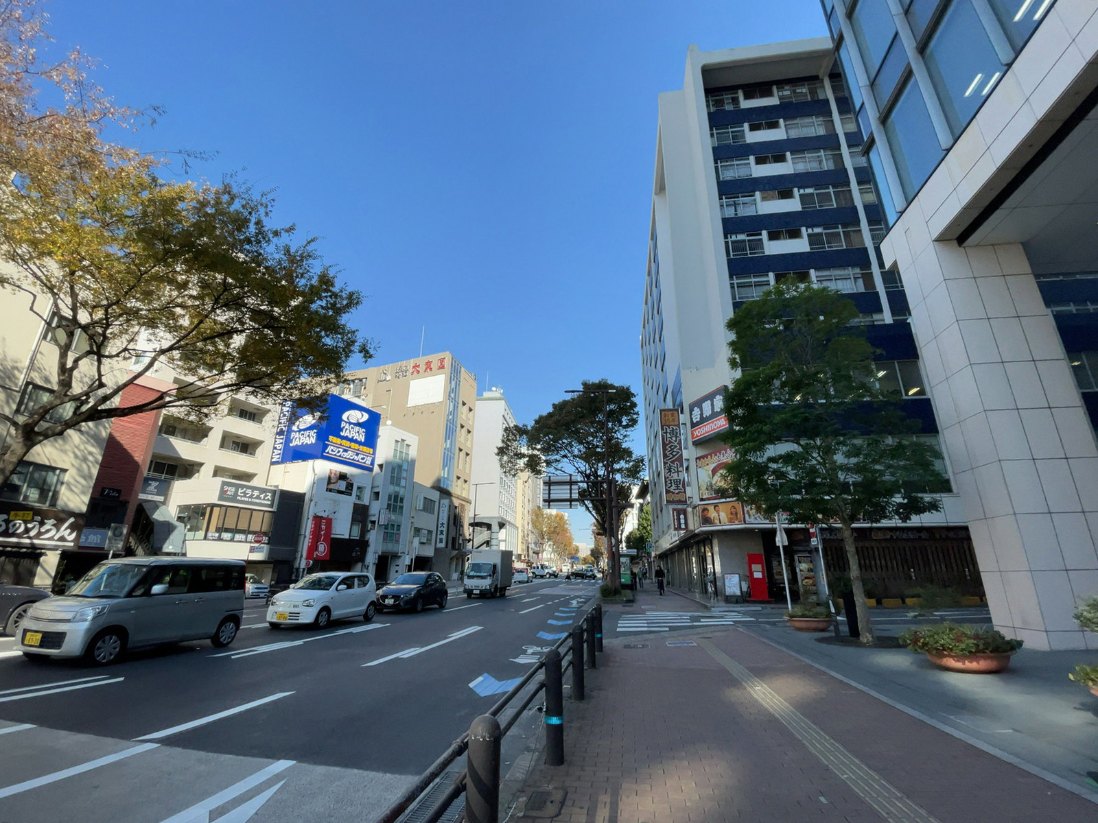 博多祇園センタープレイス前面の通り