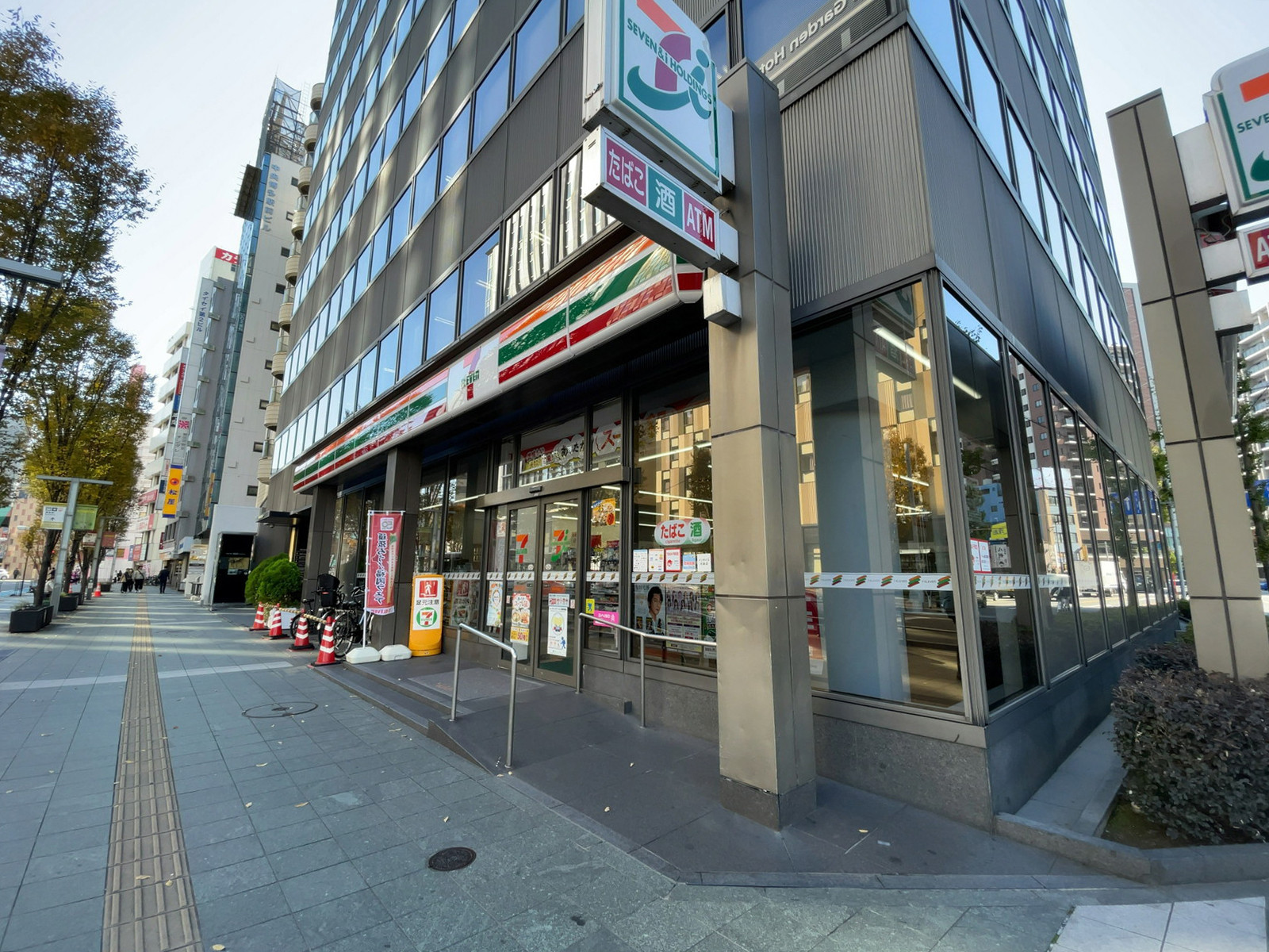 徒歩1分のセブンイレブン 博多駅前管絃ビル店