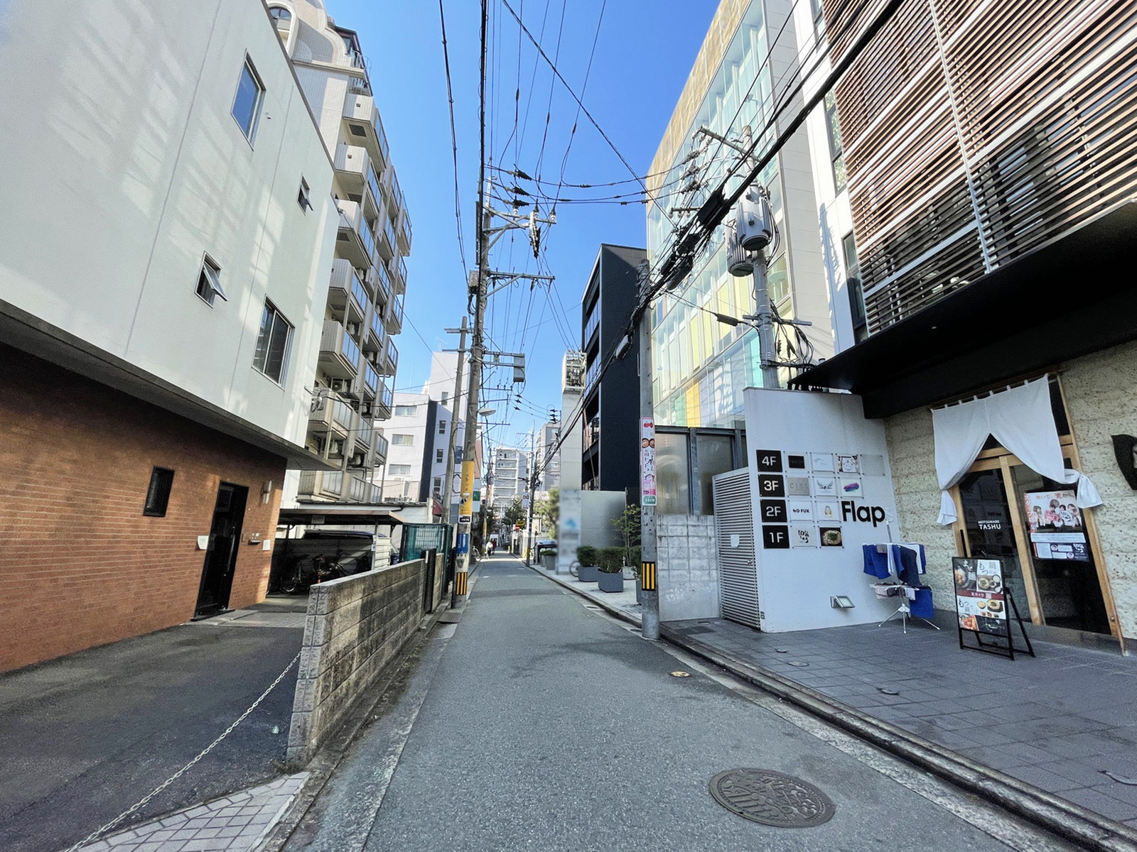 サウスステージ1前面の西小姓町通り