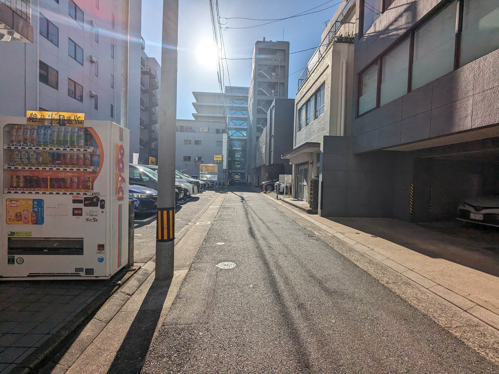 サンライズ駅東ビル前面の通り