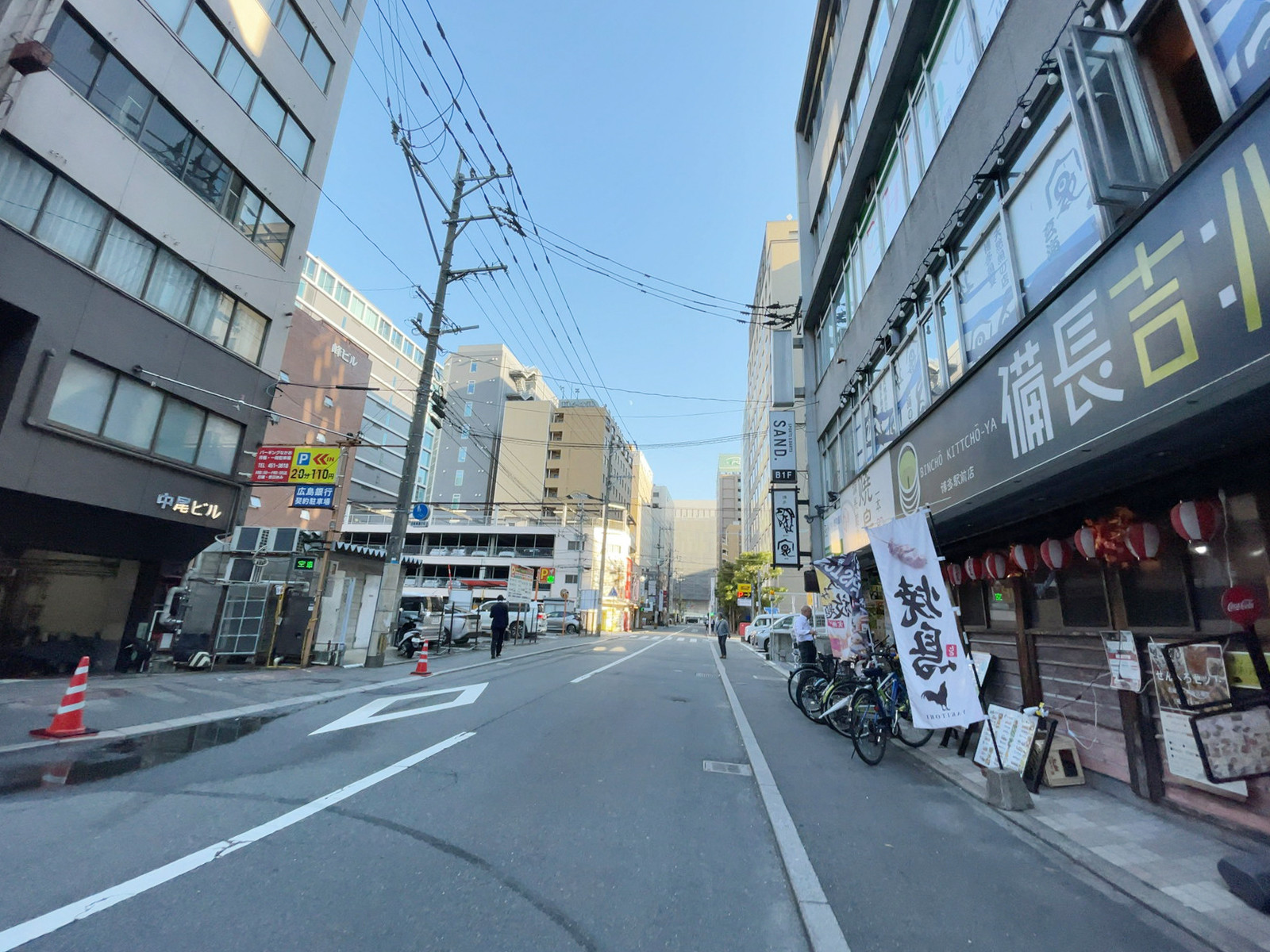 中尾ビル前面の通り