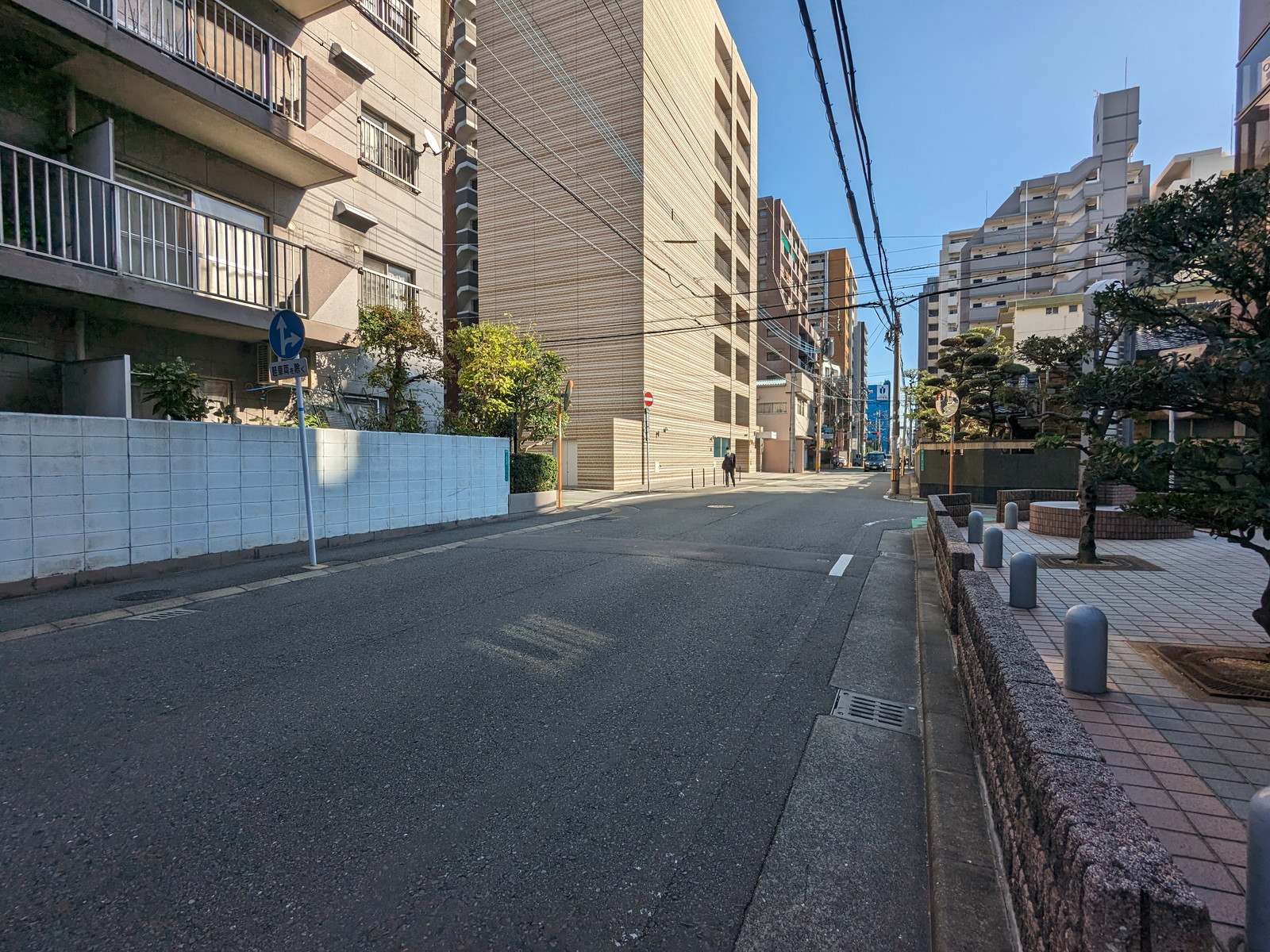 フェイズイン博多ビル前面の通り