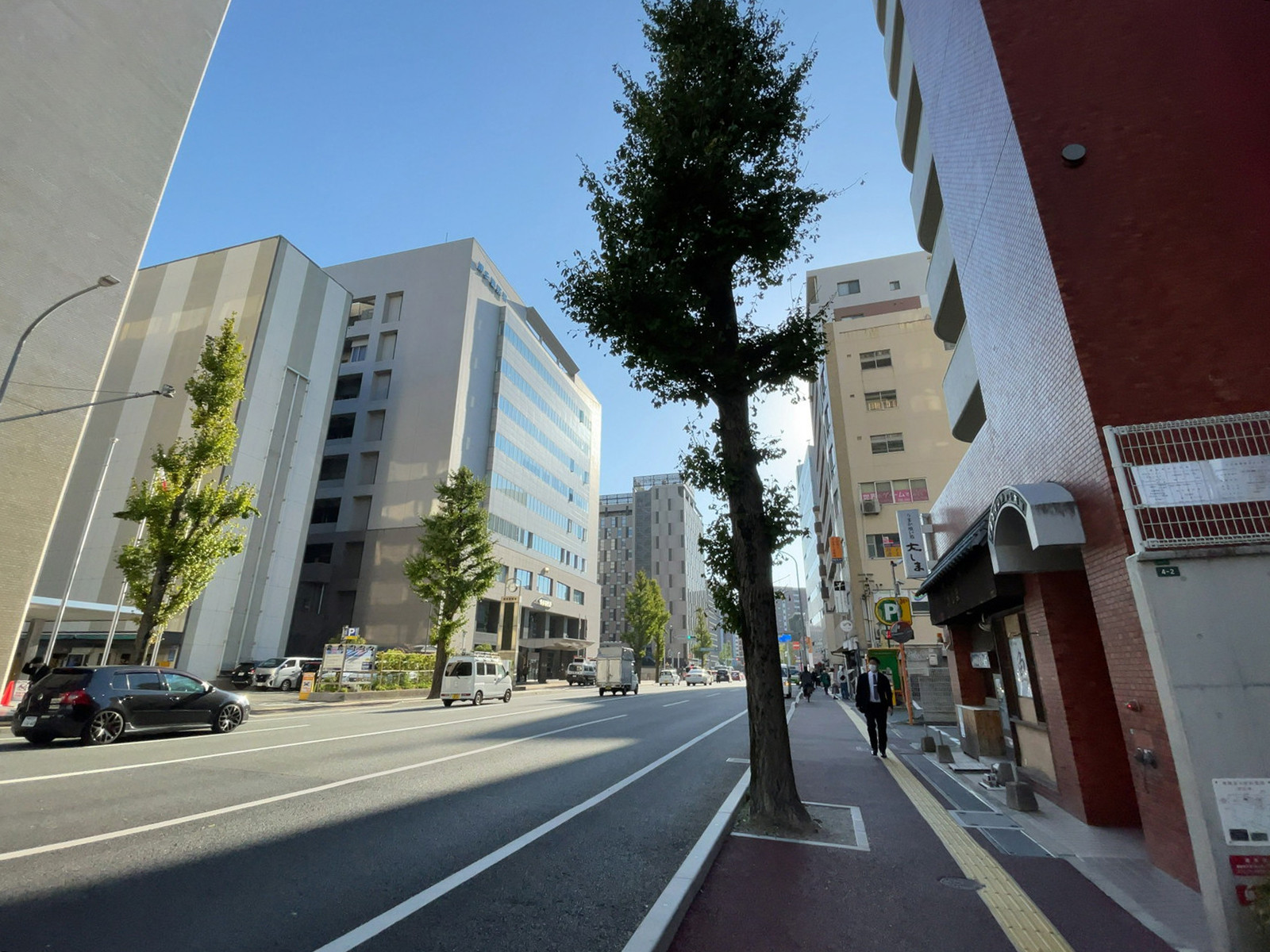 博多祇園ビル前面の通り