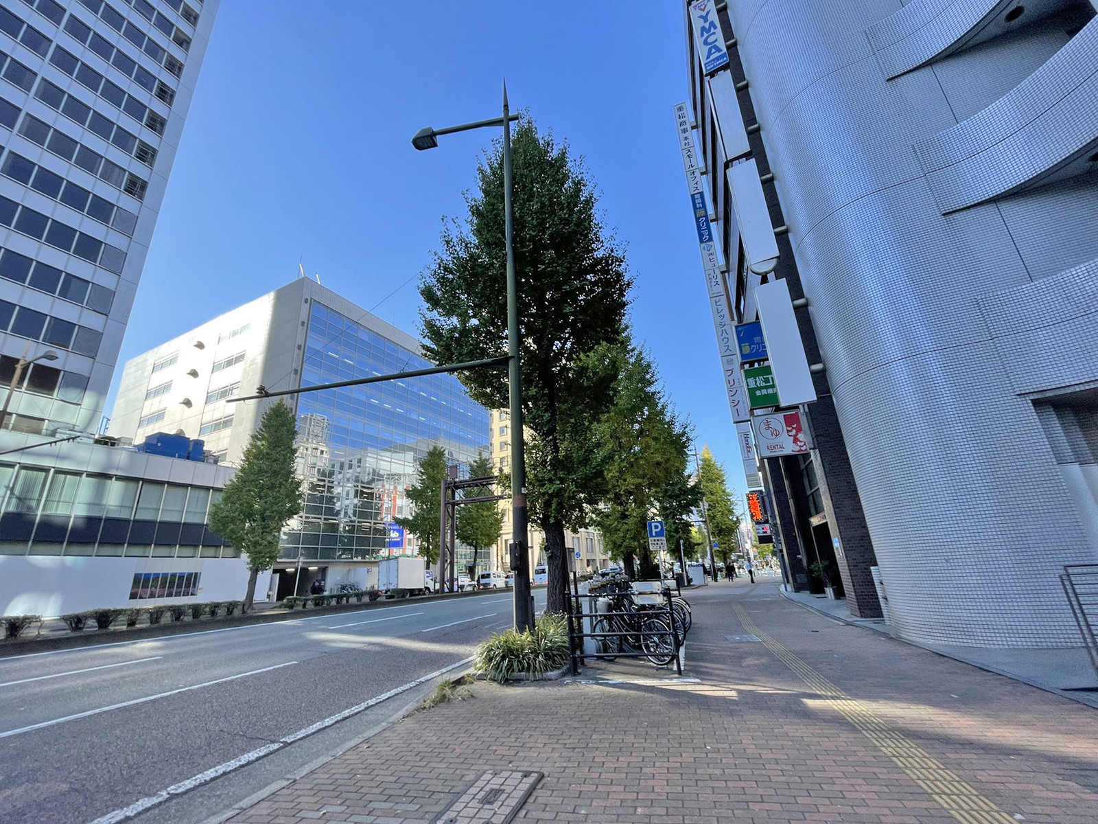 天神旭ビル前面の通り