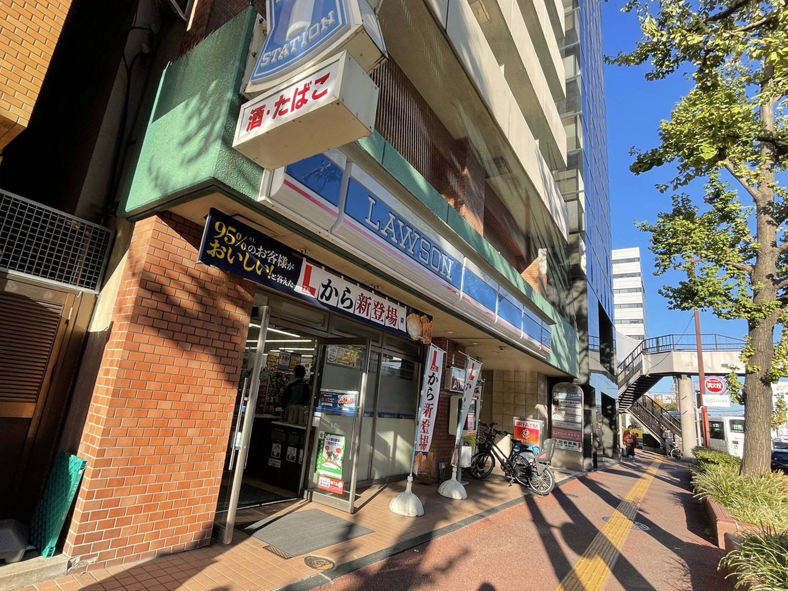 徒歩2分のローソン天神北店