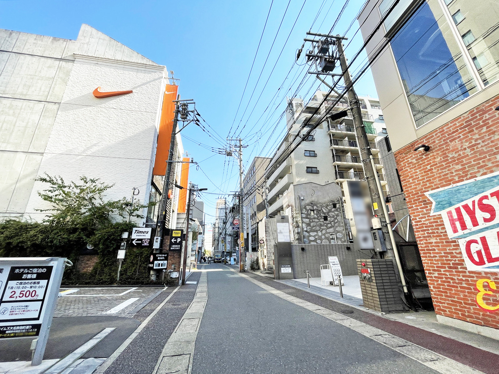 天神MIEZビル前面の鉄砲町通り