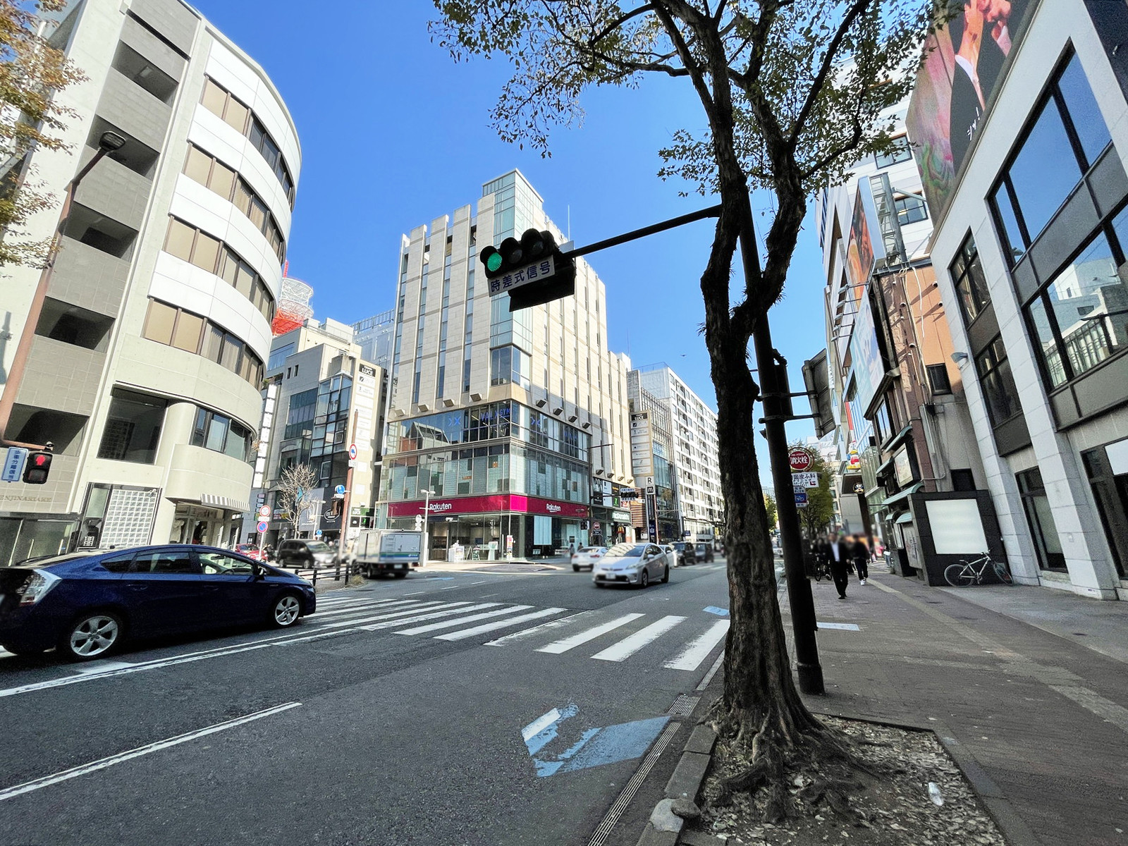 USHIOビル前面の国体道路