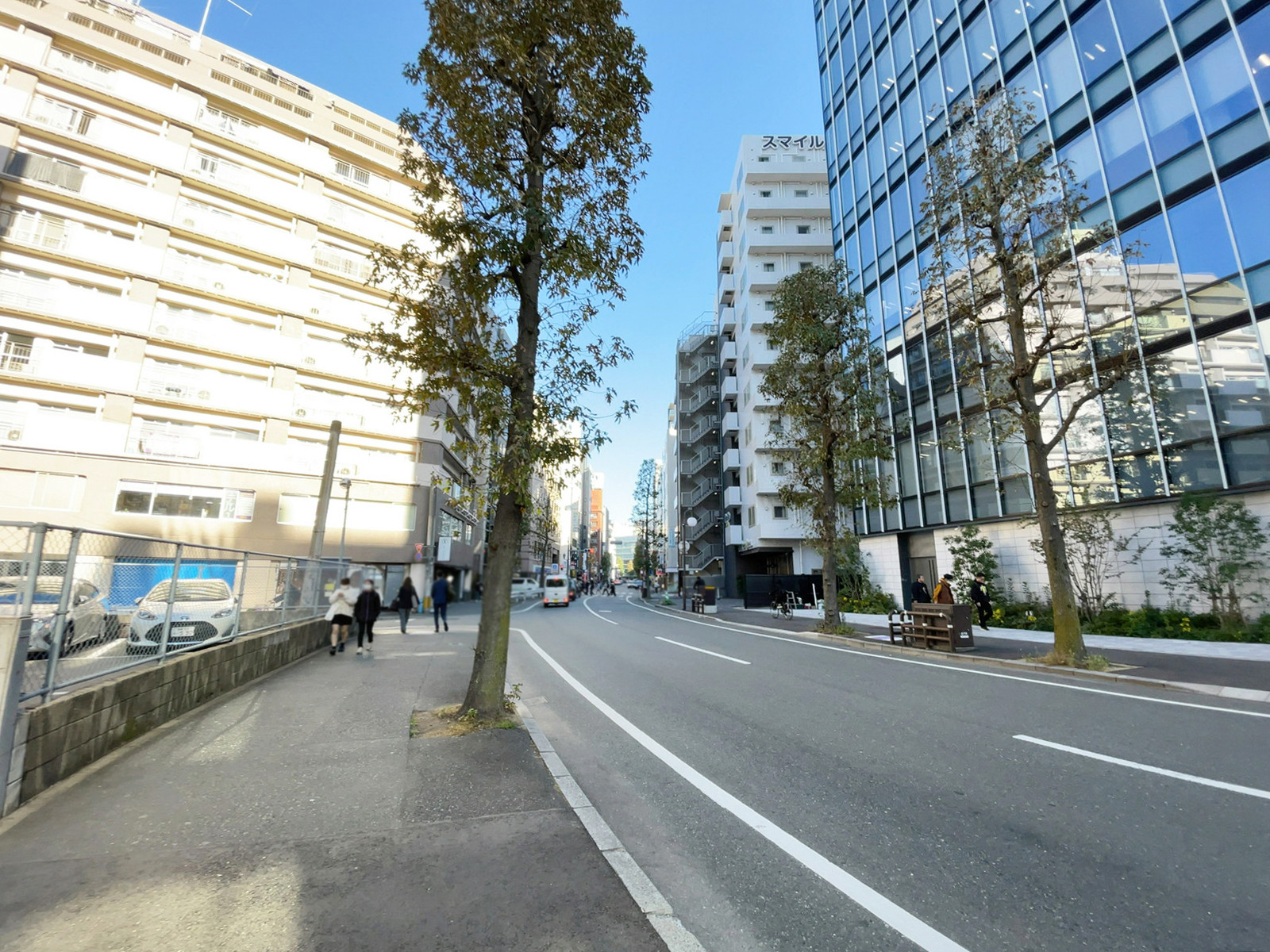 博多ハイテックビル前面の末広通り