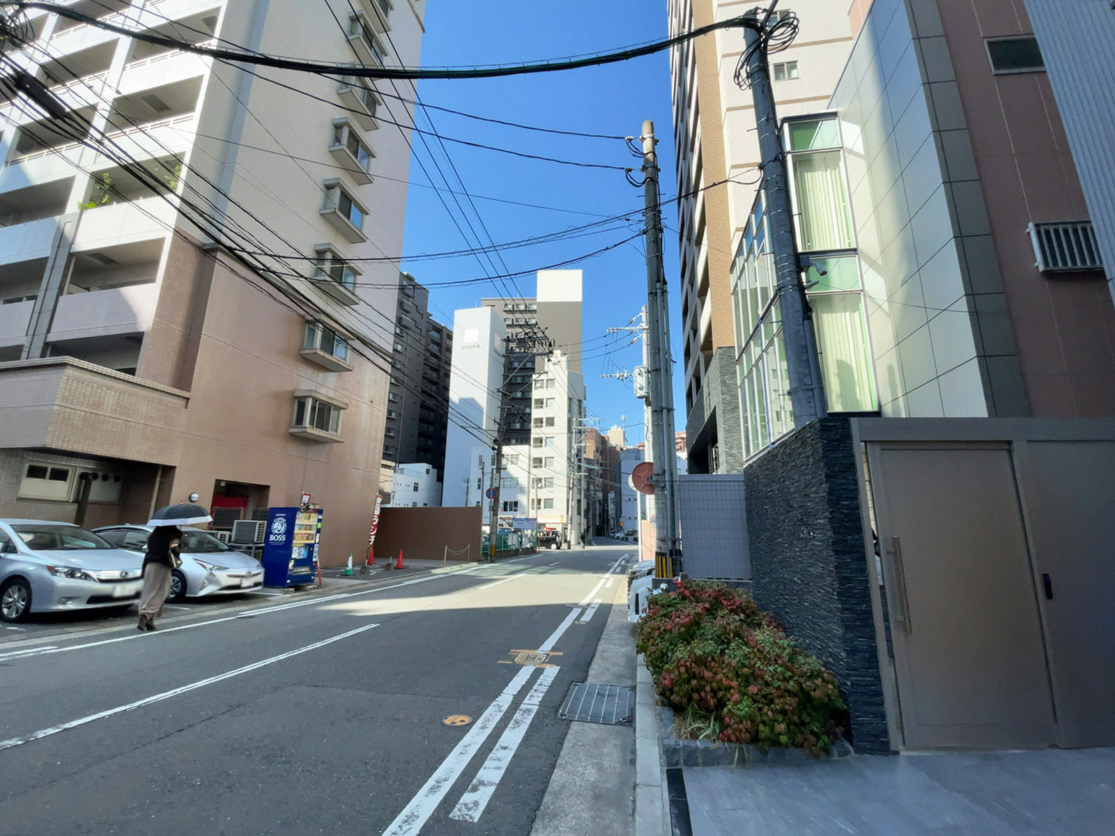 リアン博多駅前ビル前面の人参通り