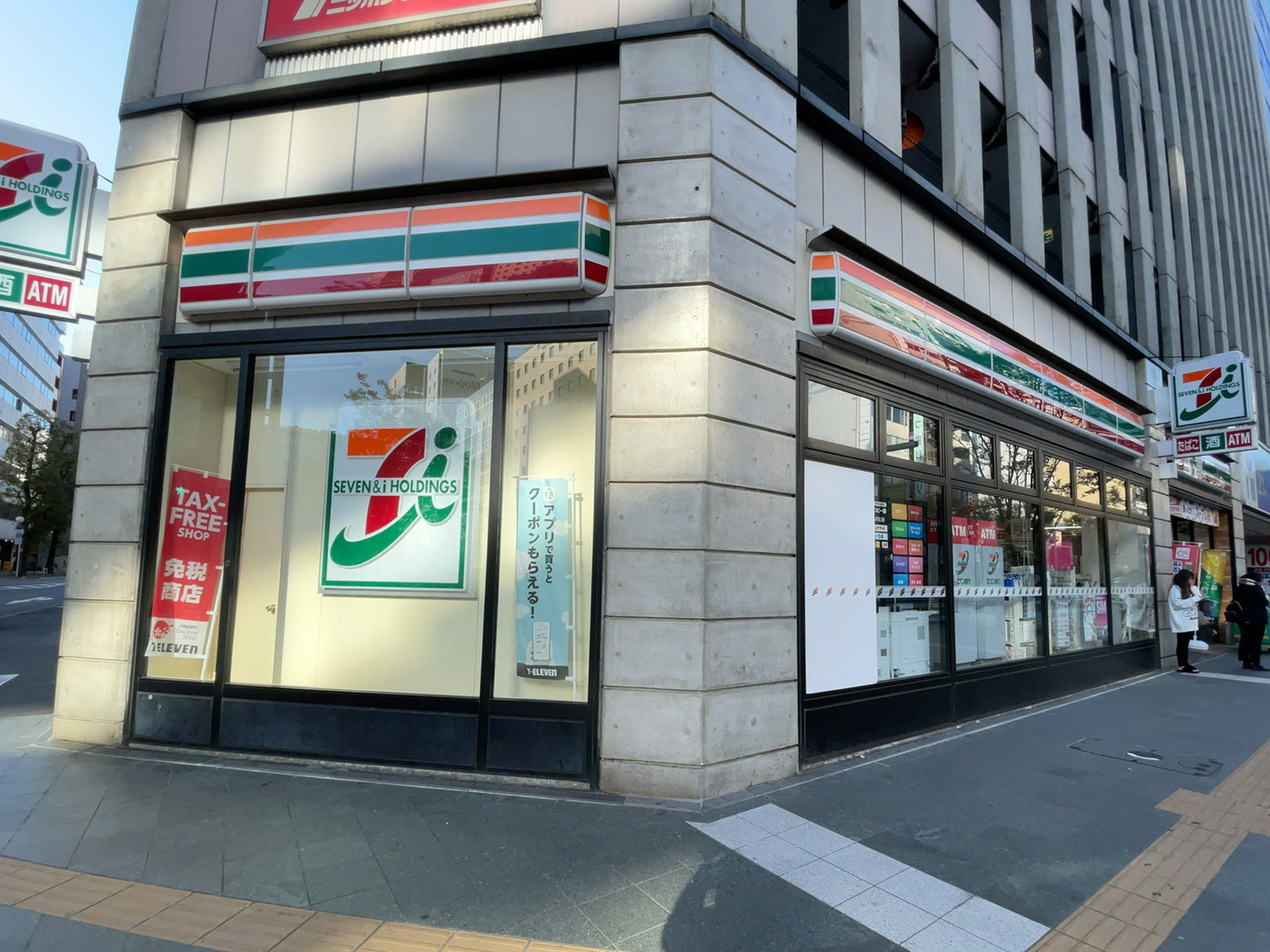徒歩1分のセブンイレブン 博多駅前通店
