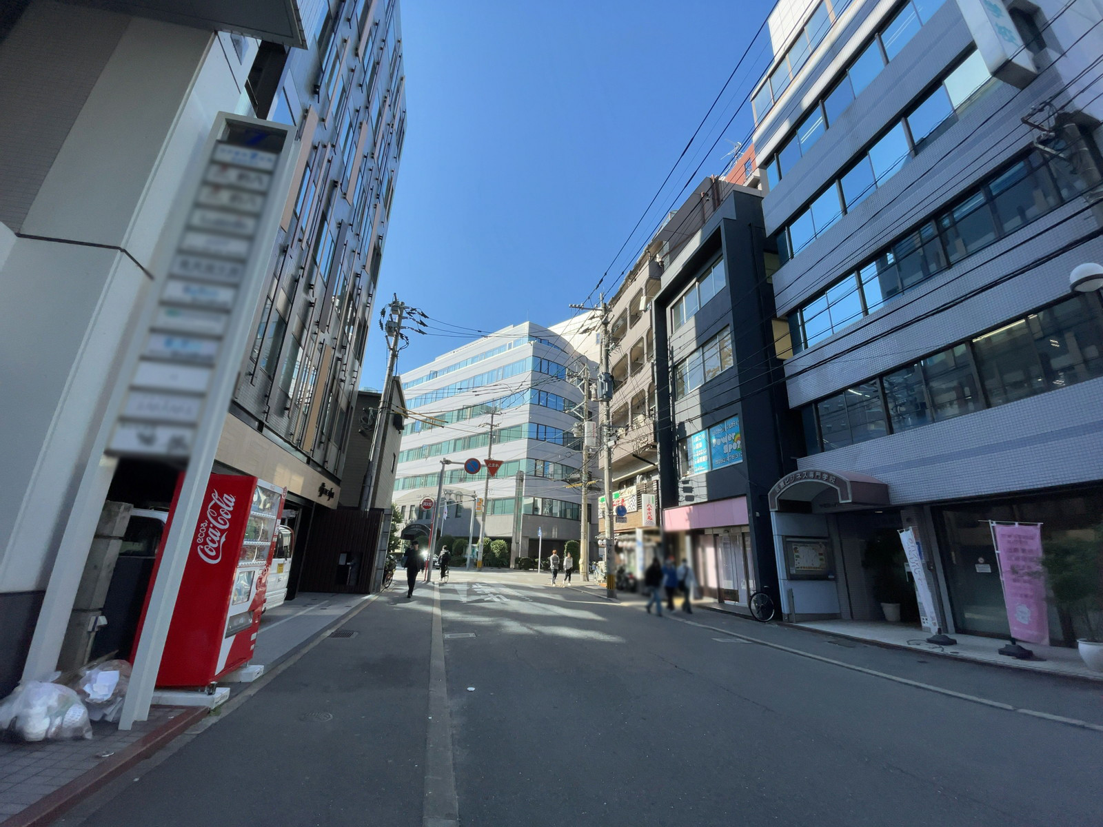 福岡Zビル前面の通り