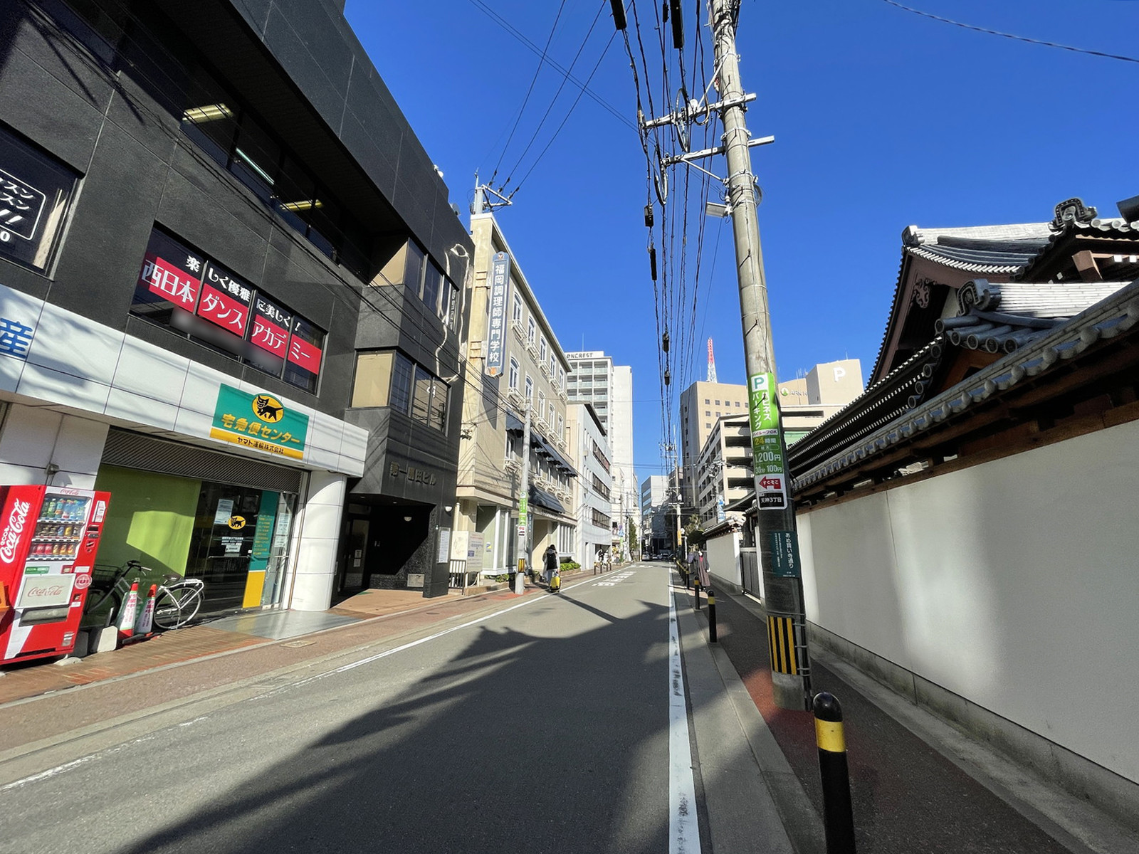 第一黒田ビル前面のあめ買い寺通り