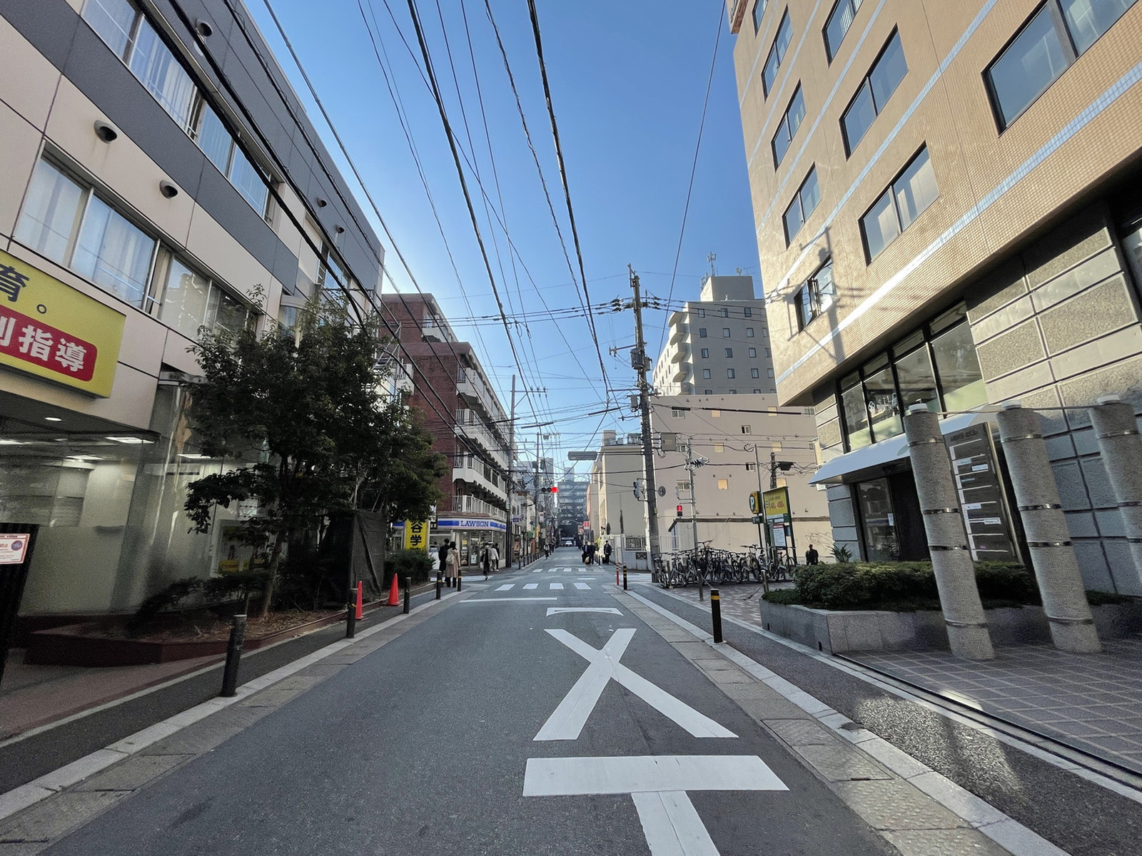 MIKIビル前面の通り