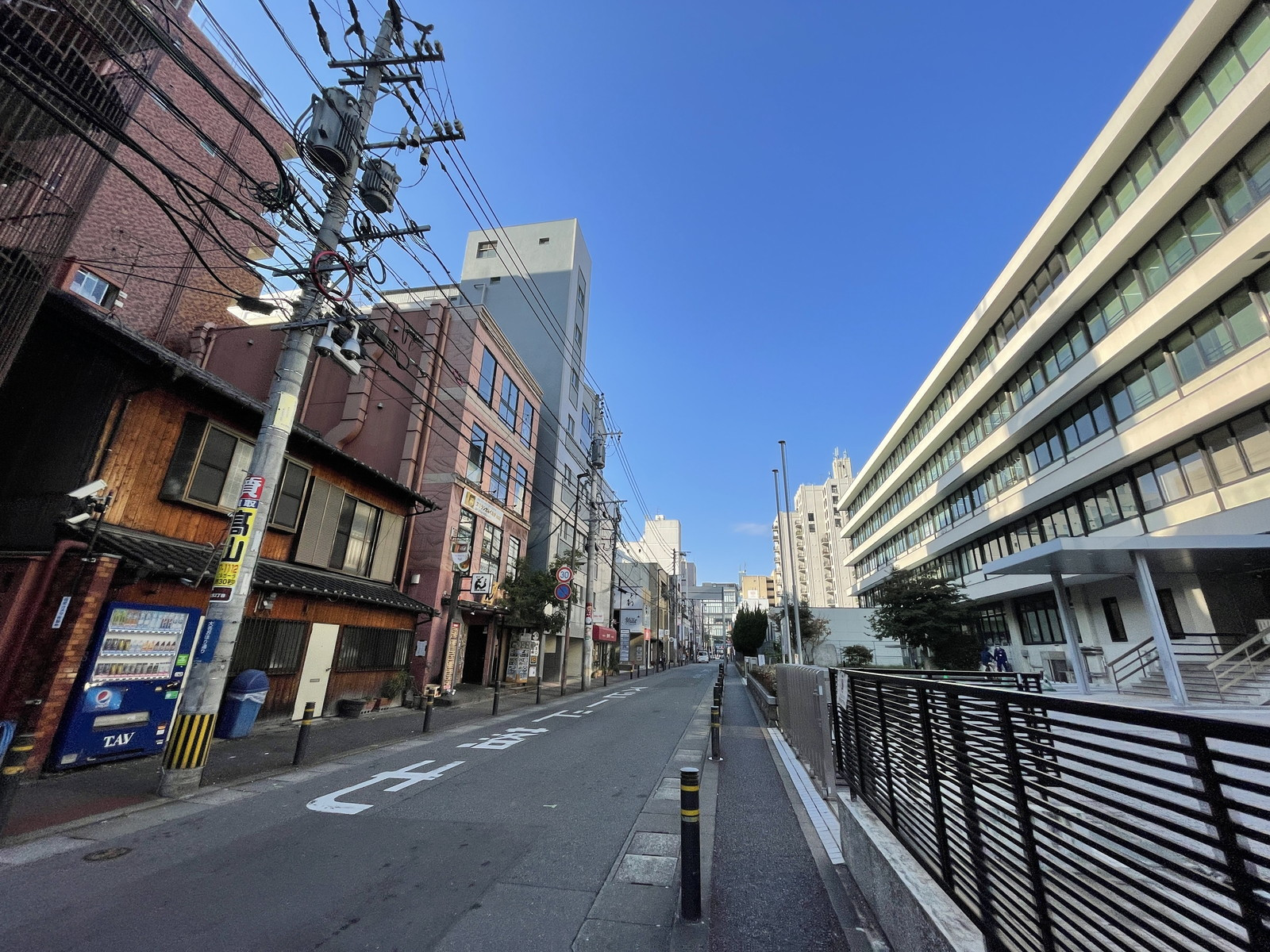 大名DTビル前面の通り