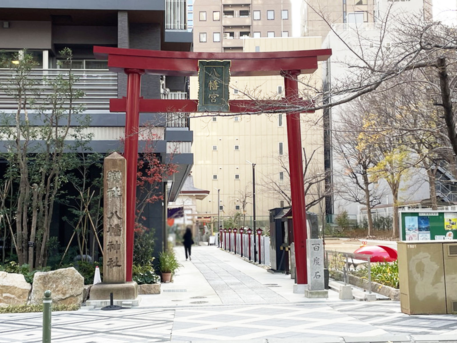 近くの小野八幡神社 慰霊碑