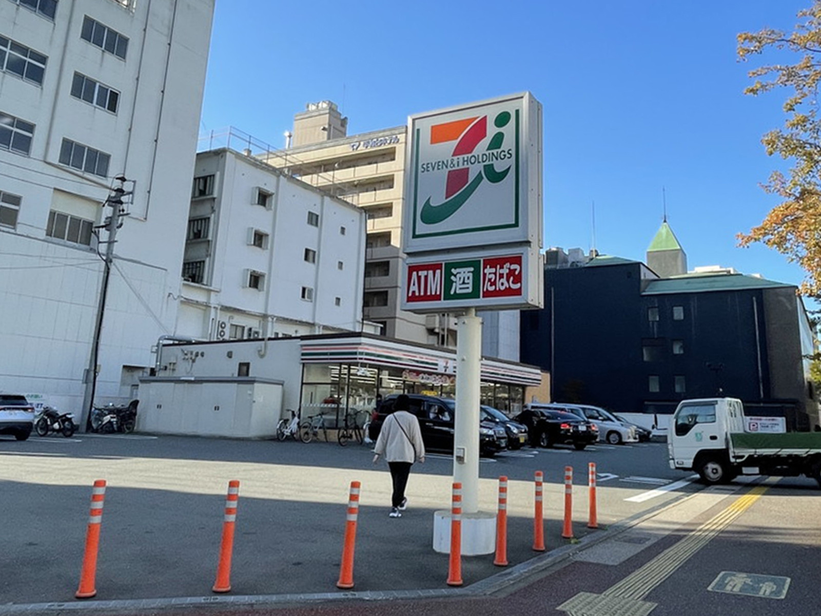 徒歩3分のセブンイレブン福岡那の津通り店