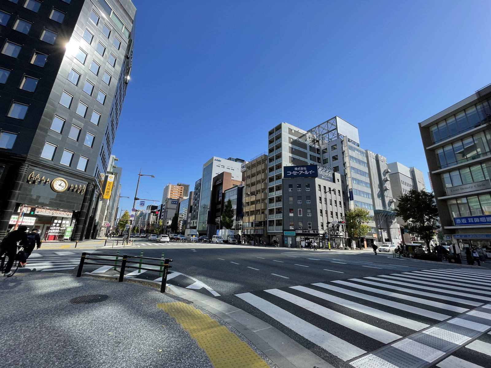 赤坂門AIビル前面の通り
