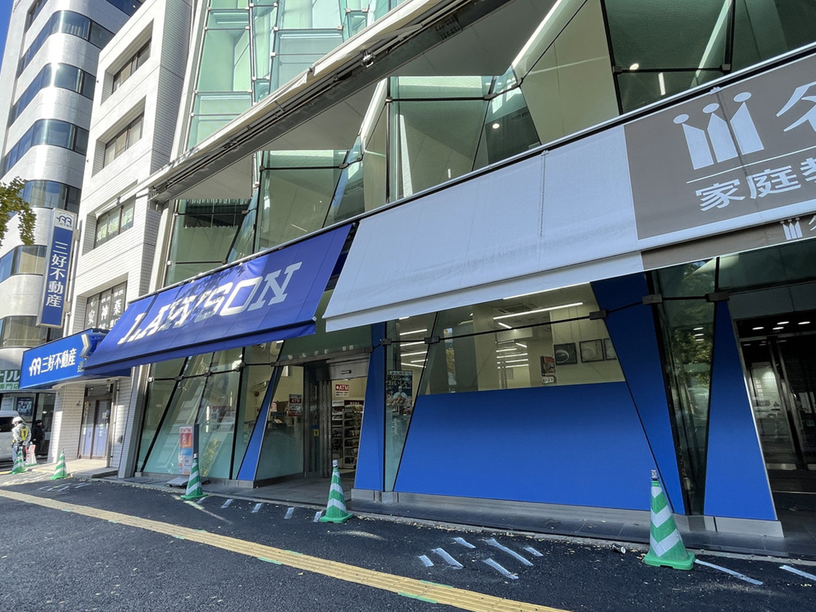 徒歩1分のローソン 福岡舞鶴1丁目店