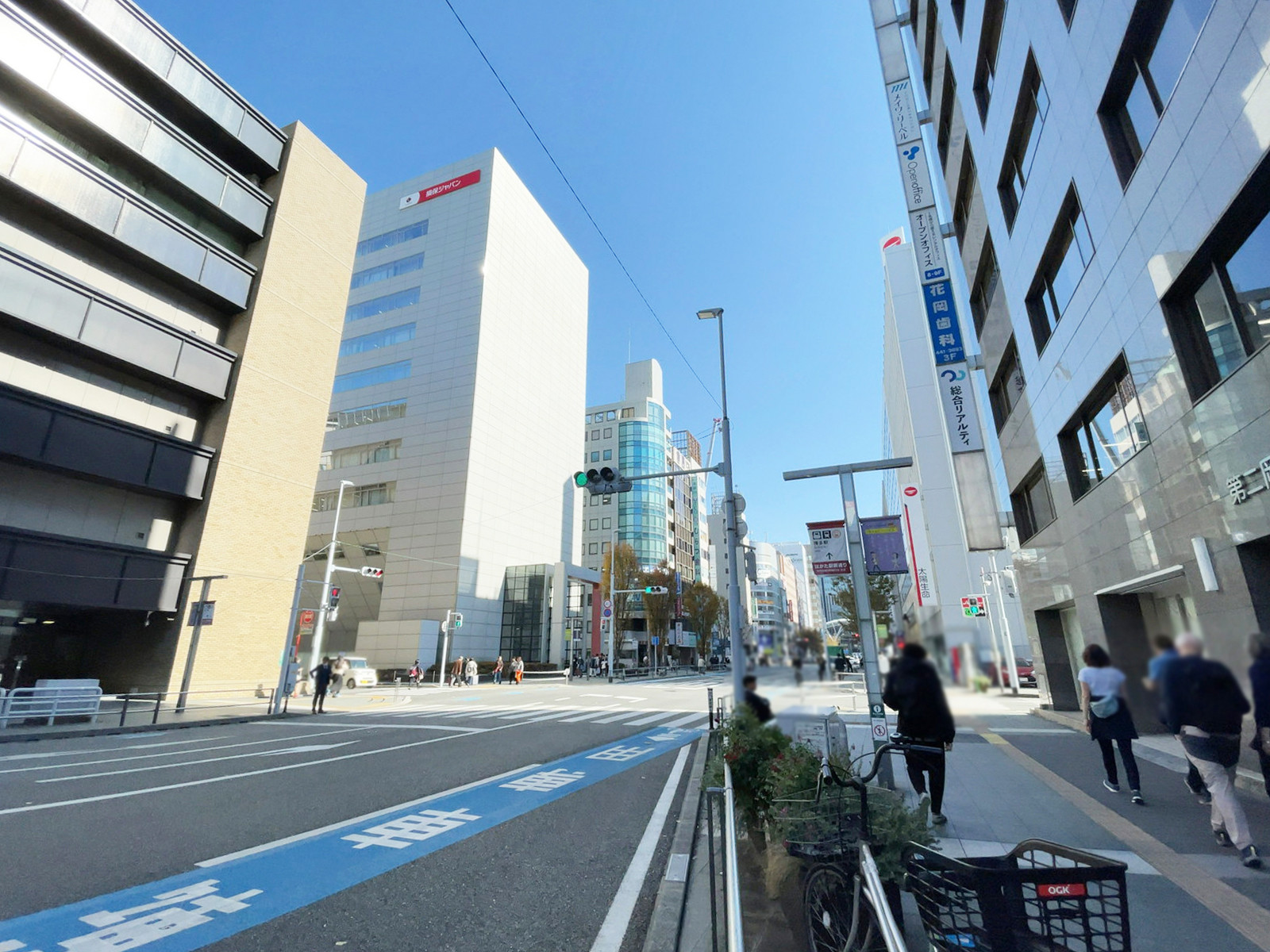 ガーデン博多駅前ビル前面の通り