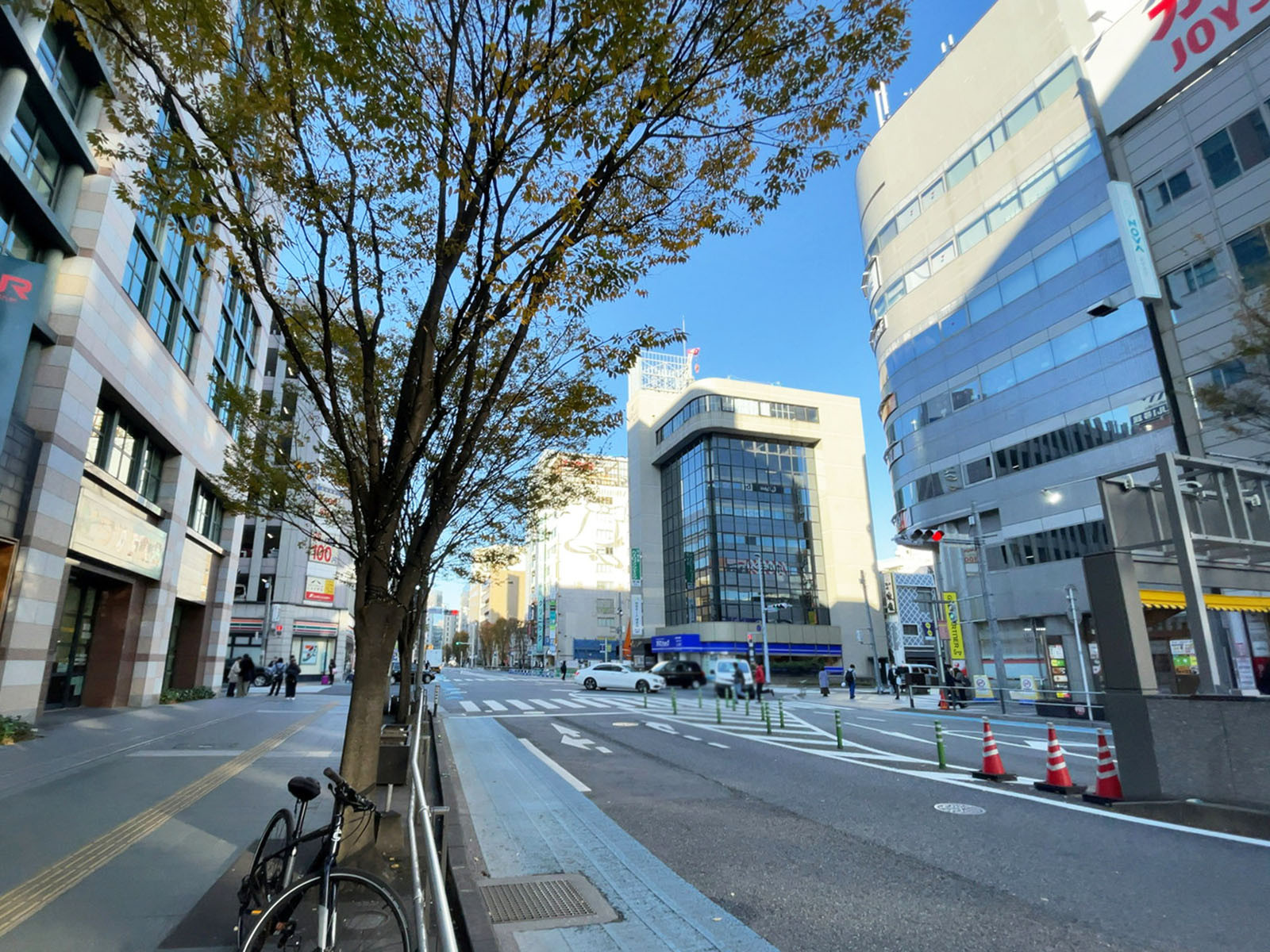 博多駅前ビジネスセンター前面の通り