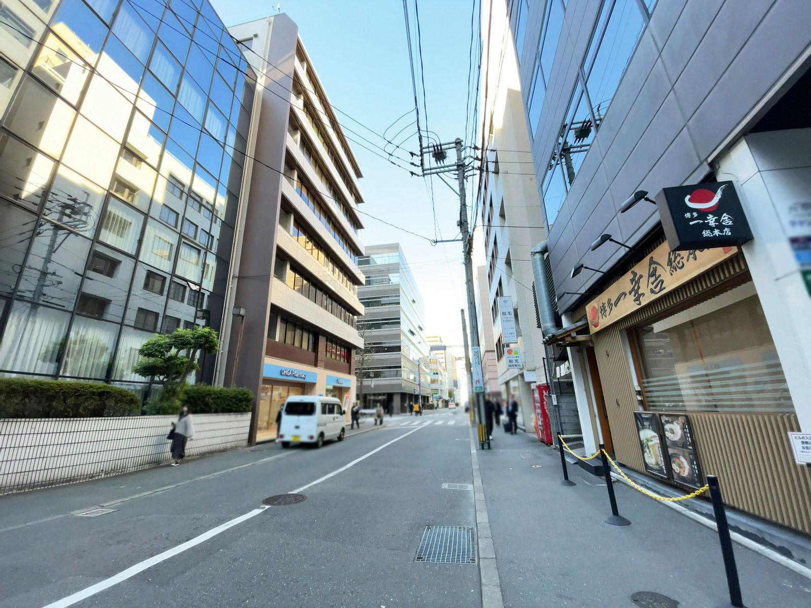 博多光和ビル前面の通り