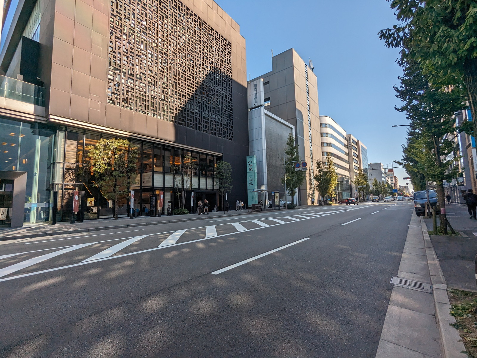 FUSHI BLD前面の筑紫通り