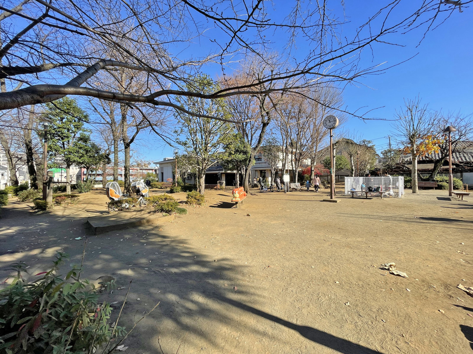徒歩2分の新町南公園