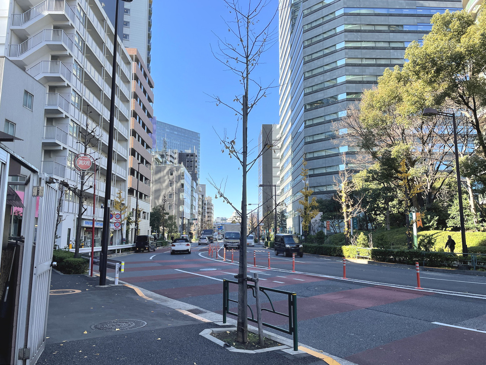 日昇ビル前面の山手通り