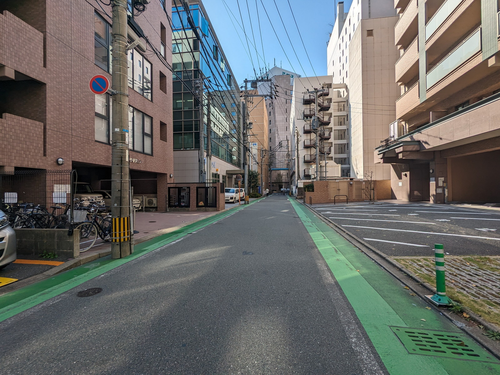 NIKKEN博多駅東ビル前面の通り