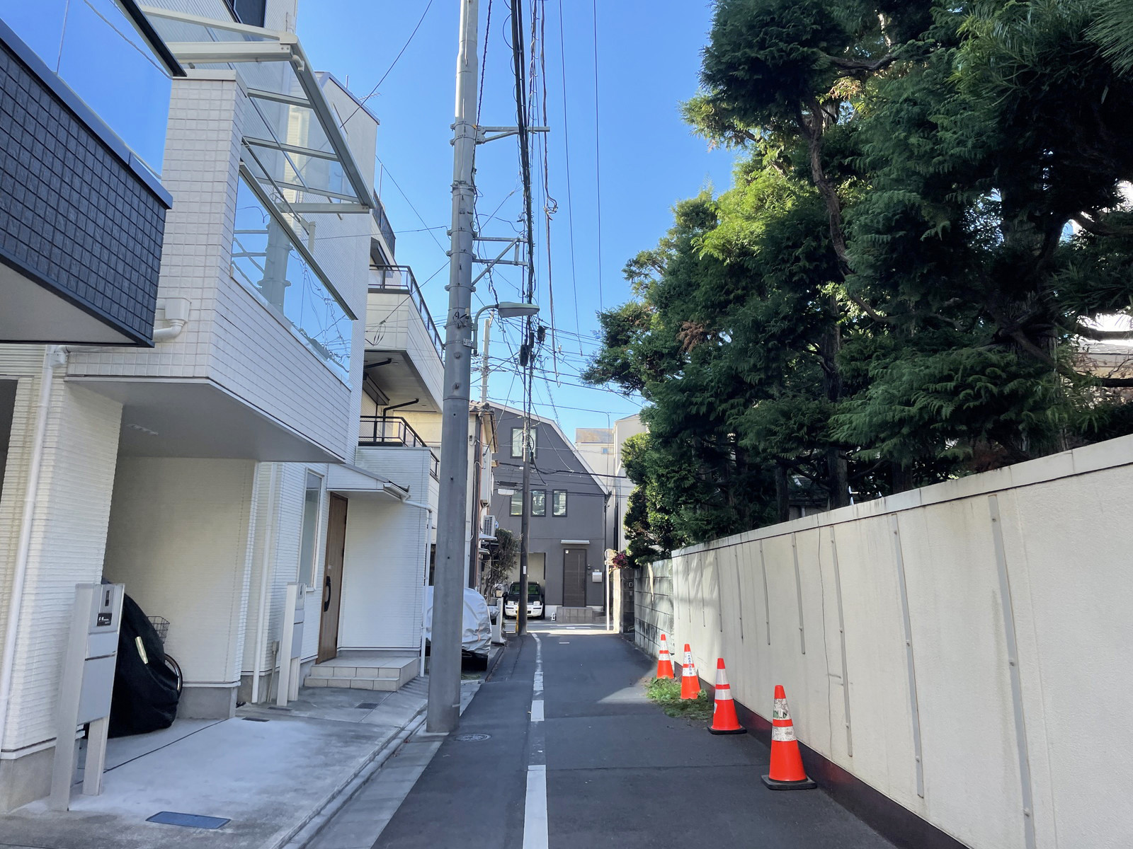 周辺は住宅街
