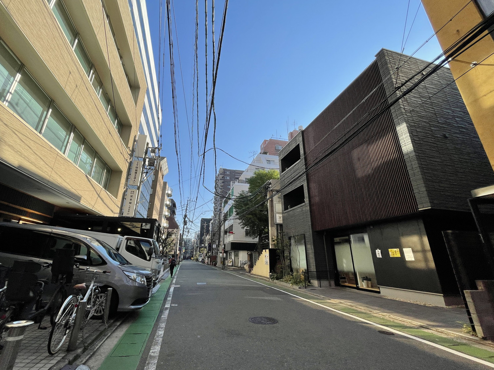 スタープライスビル前面の通り